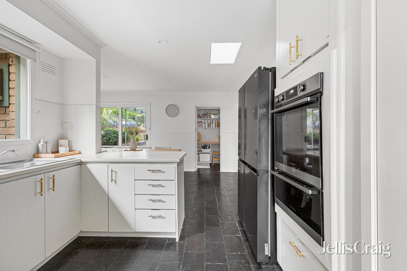 6 Aminya Place, Briar Hill, Briar Hill - Thumbnail 4
