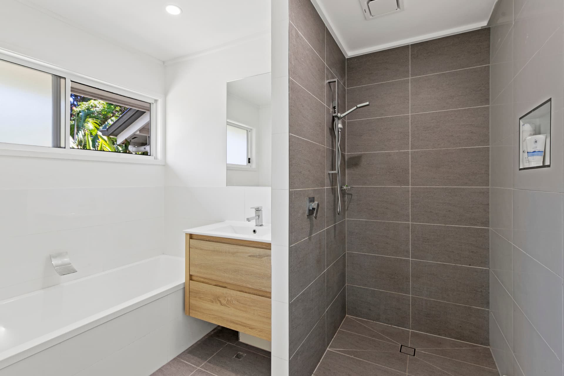 12 Riverside Drive, Currumbin Waters, QLD, 4223, Currumbin Waters - Thumbnail 7