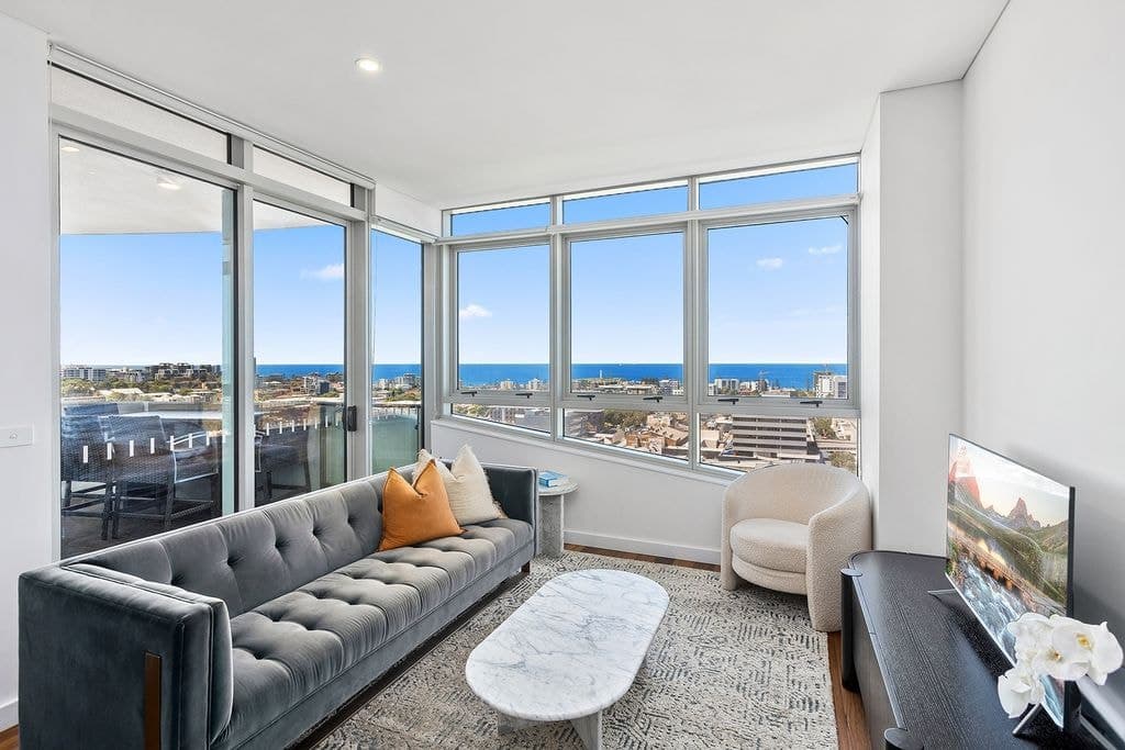 1103/10 Regent Street, Wollongong - Thumbnail 2