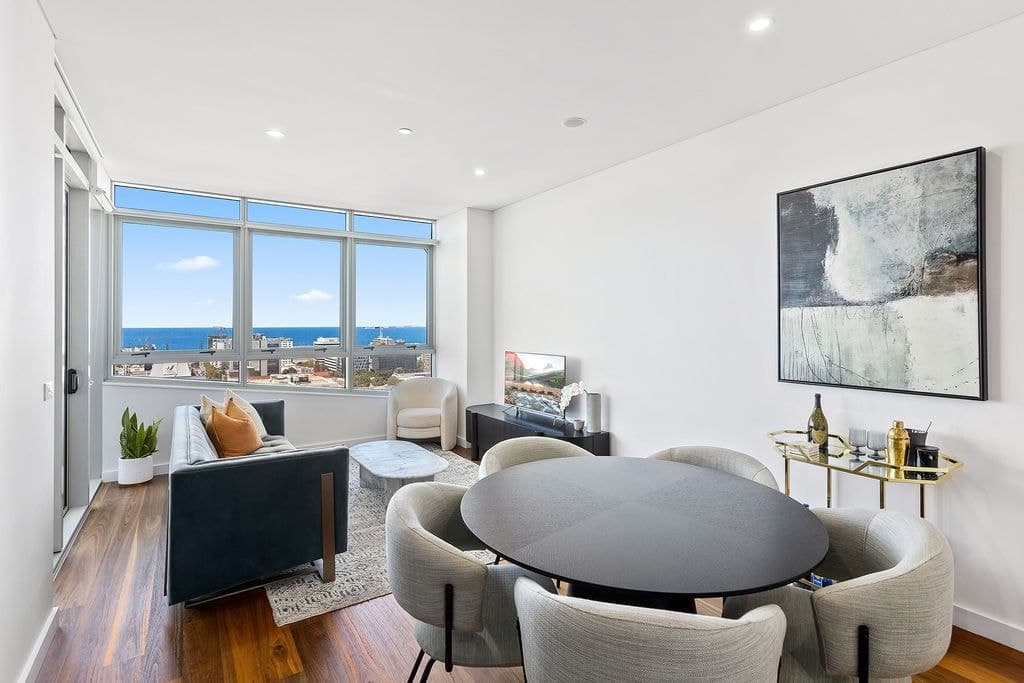 1103/10 Regent Street, Wollongong - Thumbnail 3