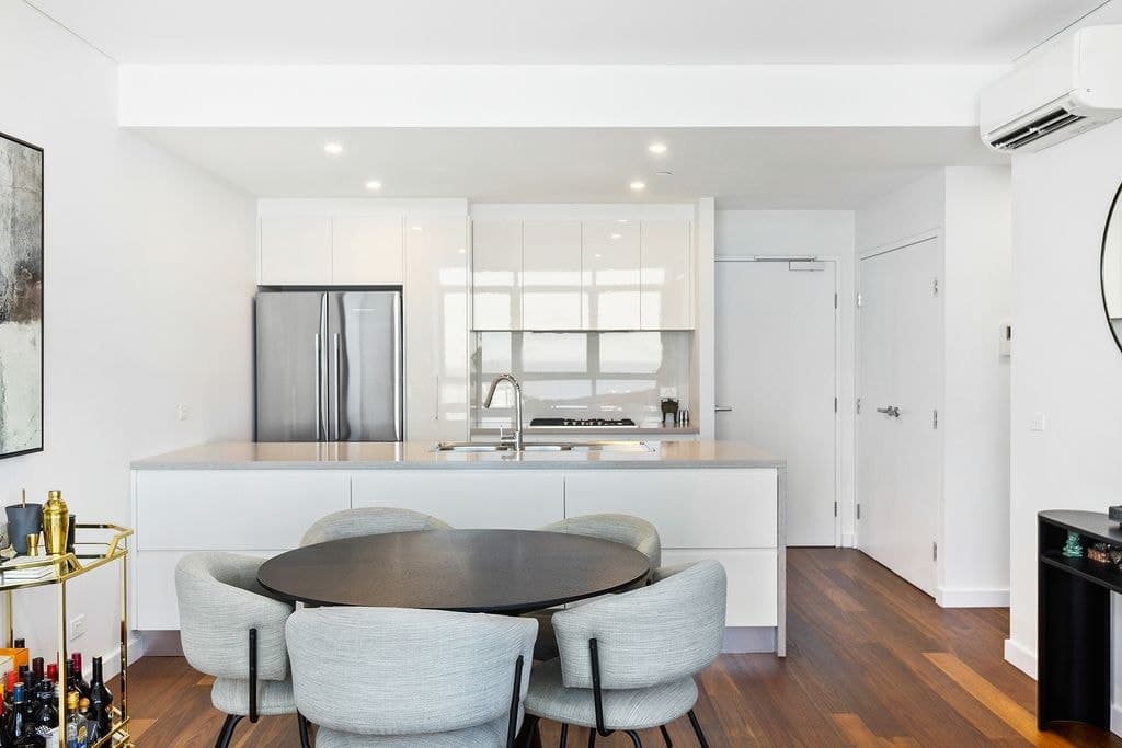 1103/10 Regent Street, Wollongong - Thumbnail 4