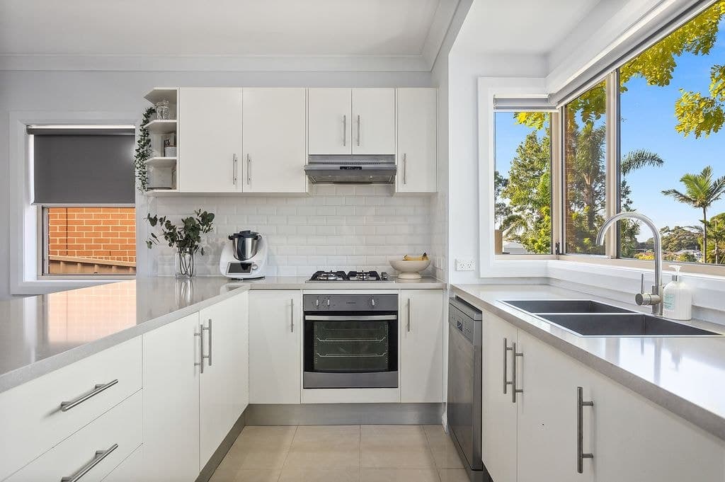 3/35 Russell Street, Balgownie - Thumbnail 2