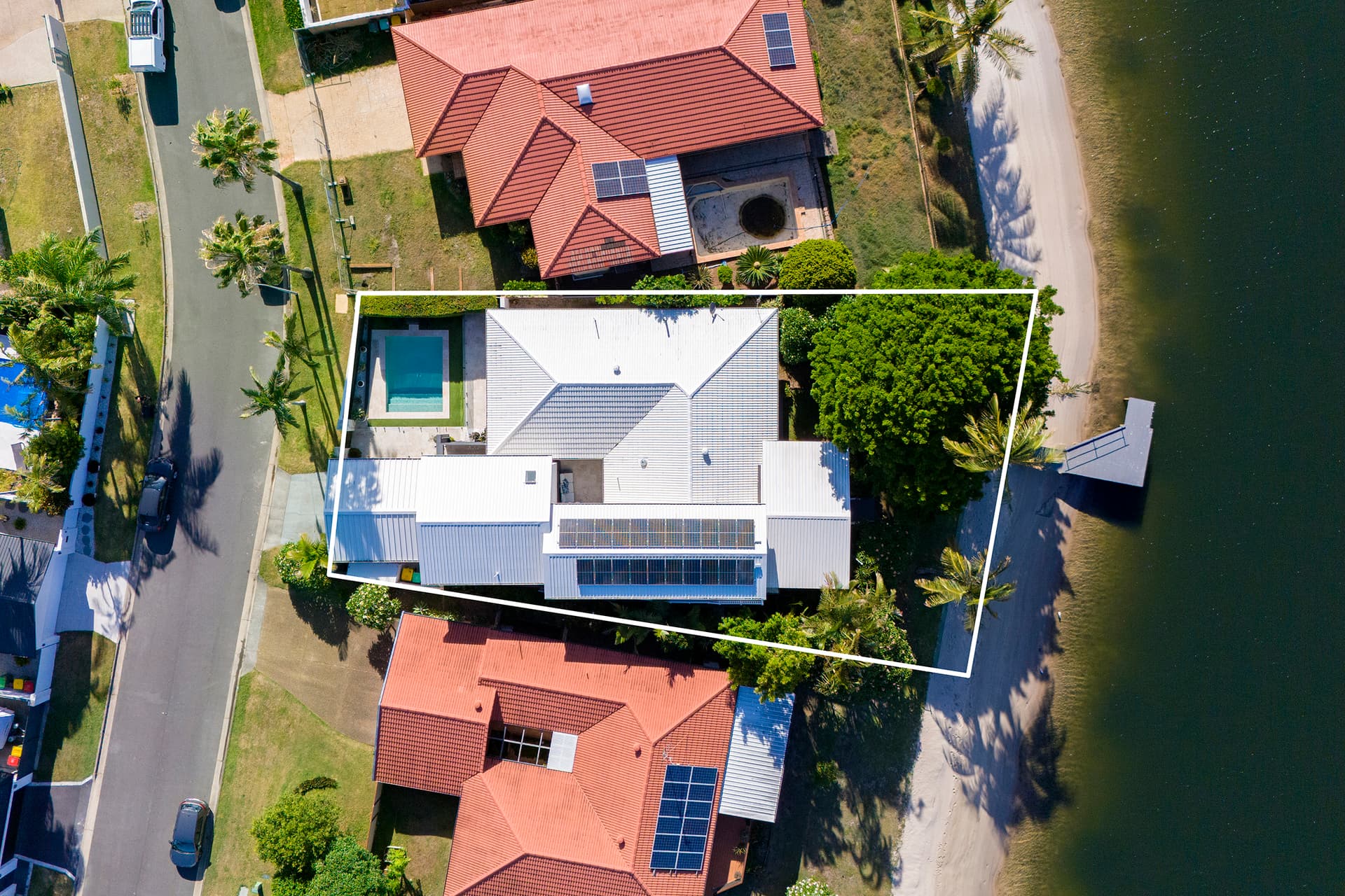 18 Weatherly Avenue, Mermaid Waters, QLD, 4218, Mermaid Waters - Thumbnail 2