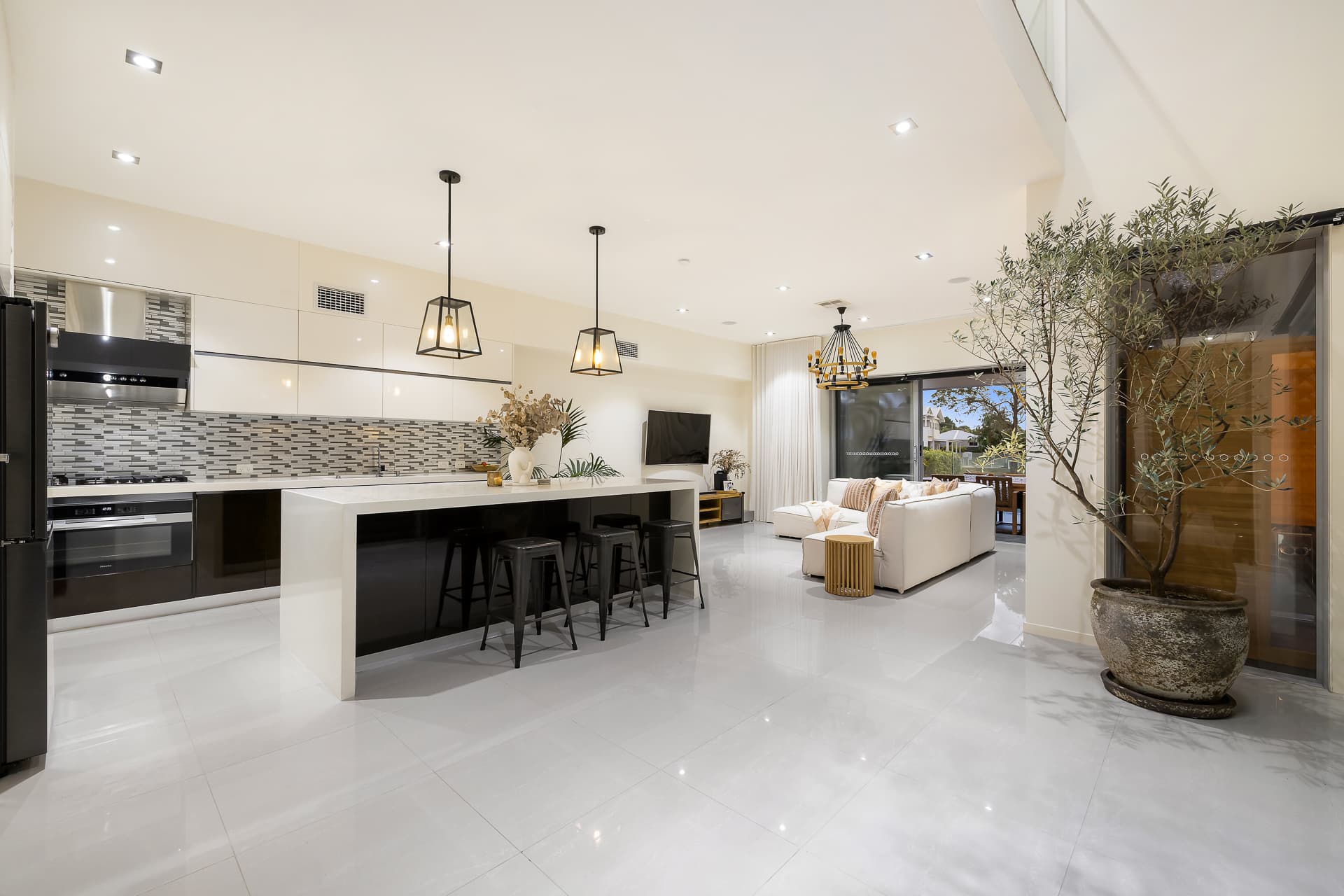 1/10 Nootka Court, Broadbeach Waters, QLD, 4218, Broadbeach Waters - Thumbnail 7