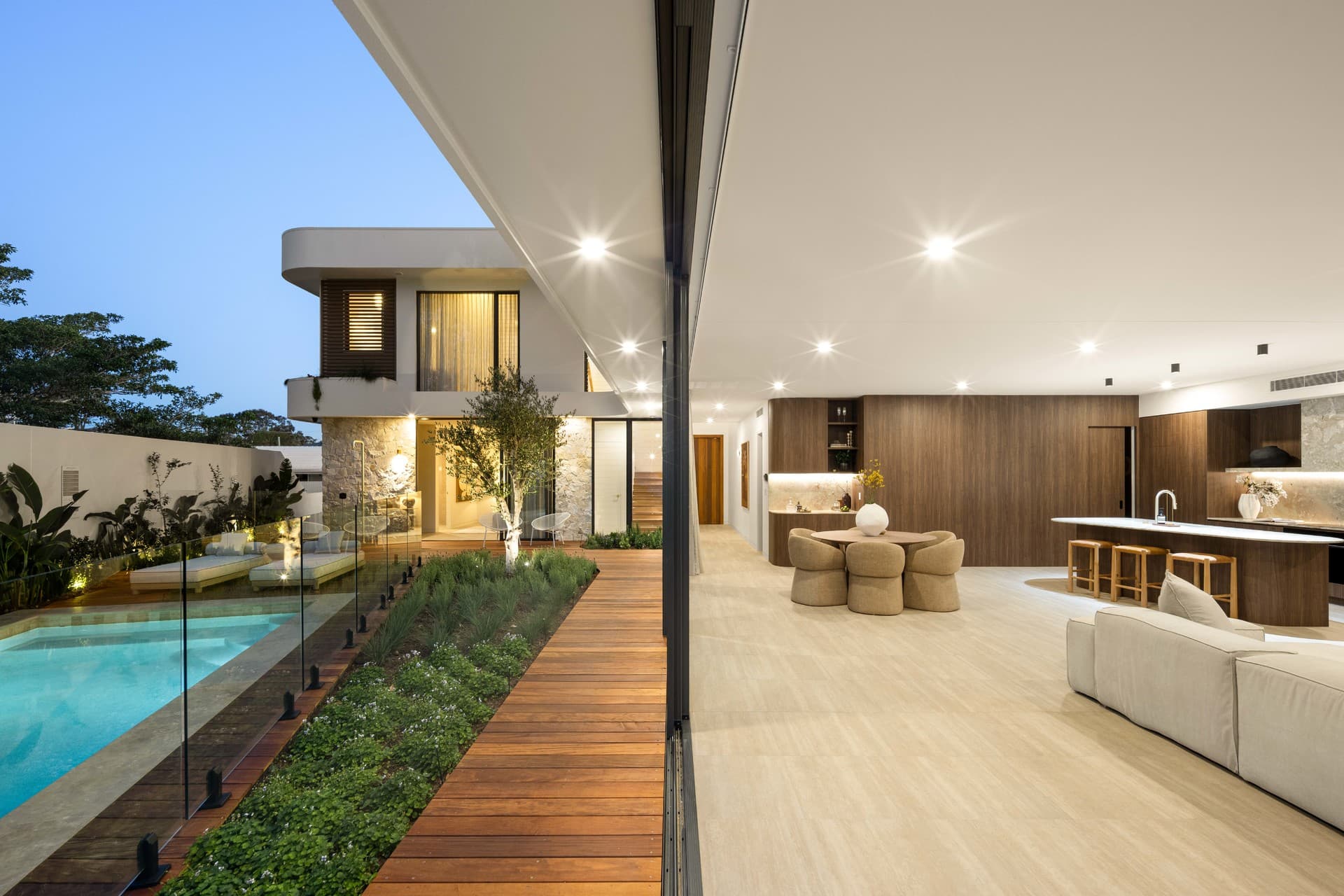 29 Karbunya Street, Mermaid Waters, QLD, 4218, Mermaid Waters - Thumbnail 4