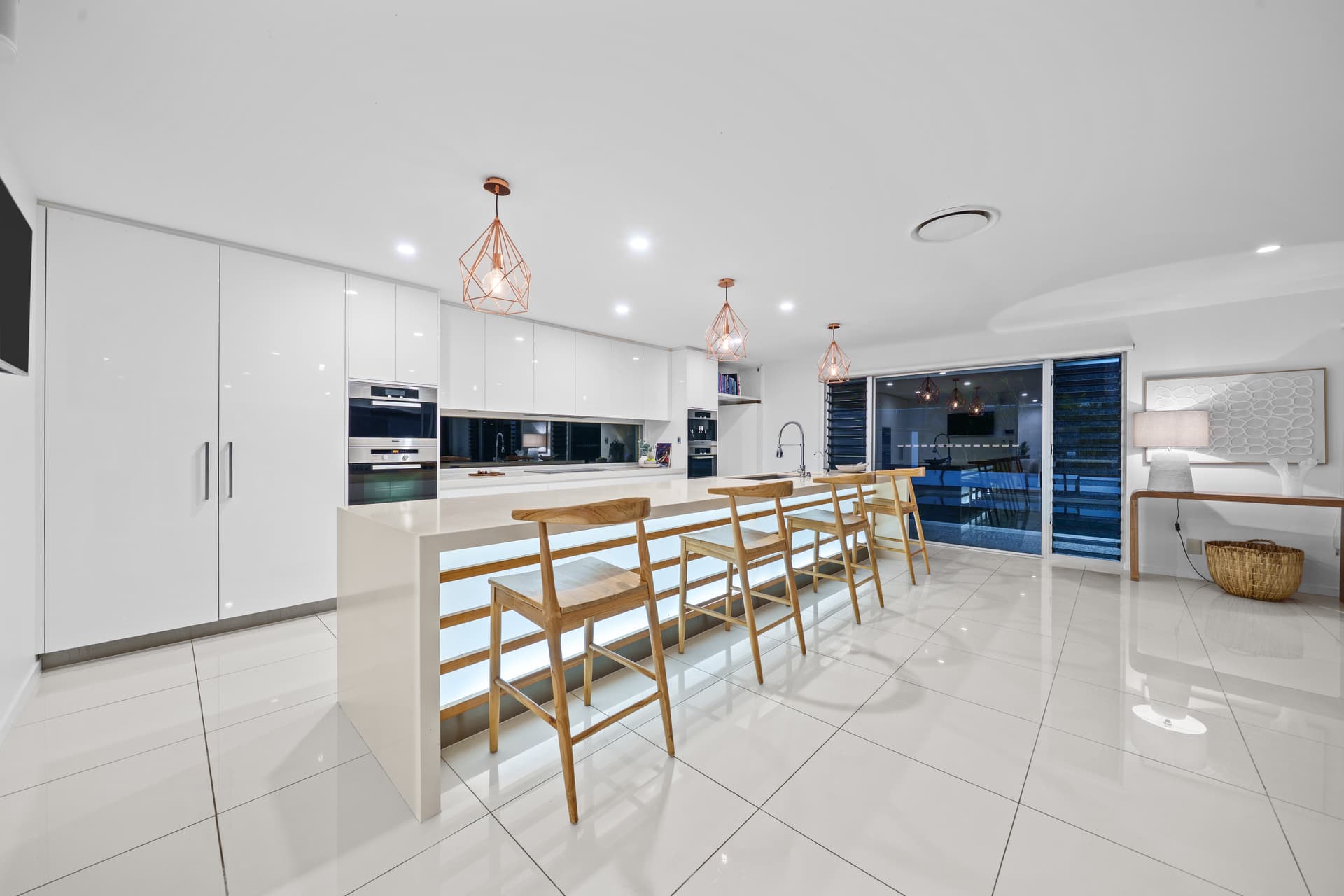 20 Salacia Avenue, Mermaid Waters, QLD, 4218, Mermaid Waters - Thumbnail 7