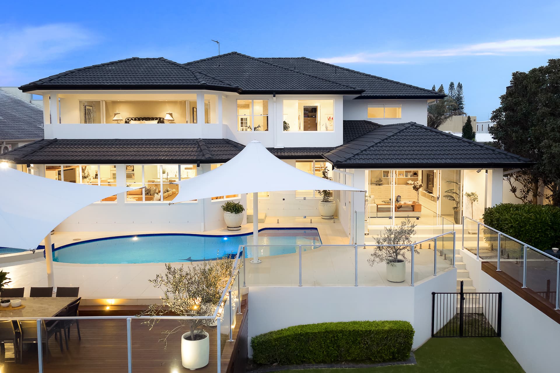 15 Saint Raphael Terrace, Sorrento, QLD, 4217, Bundall - Thumbnail 3