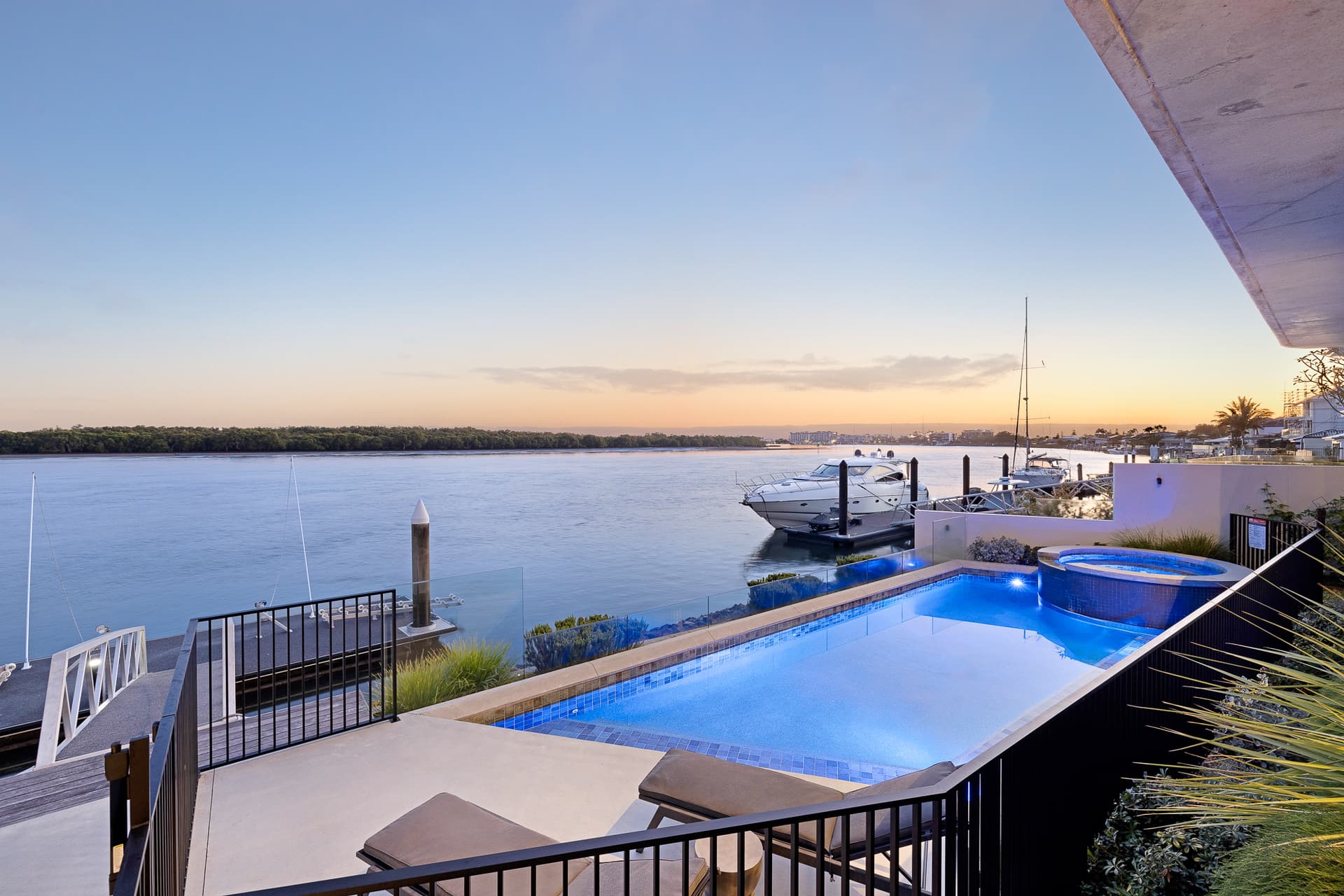 23 Hume Parade, Paradise Point, QLD, 4216, Paradise Point - Thumbnail 4