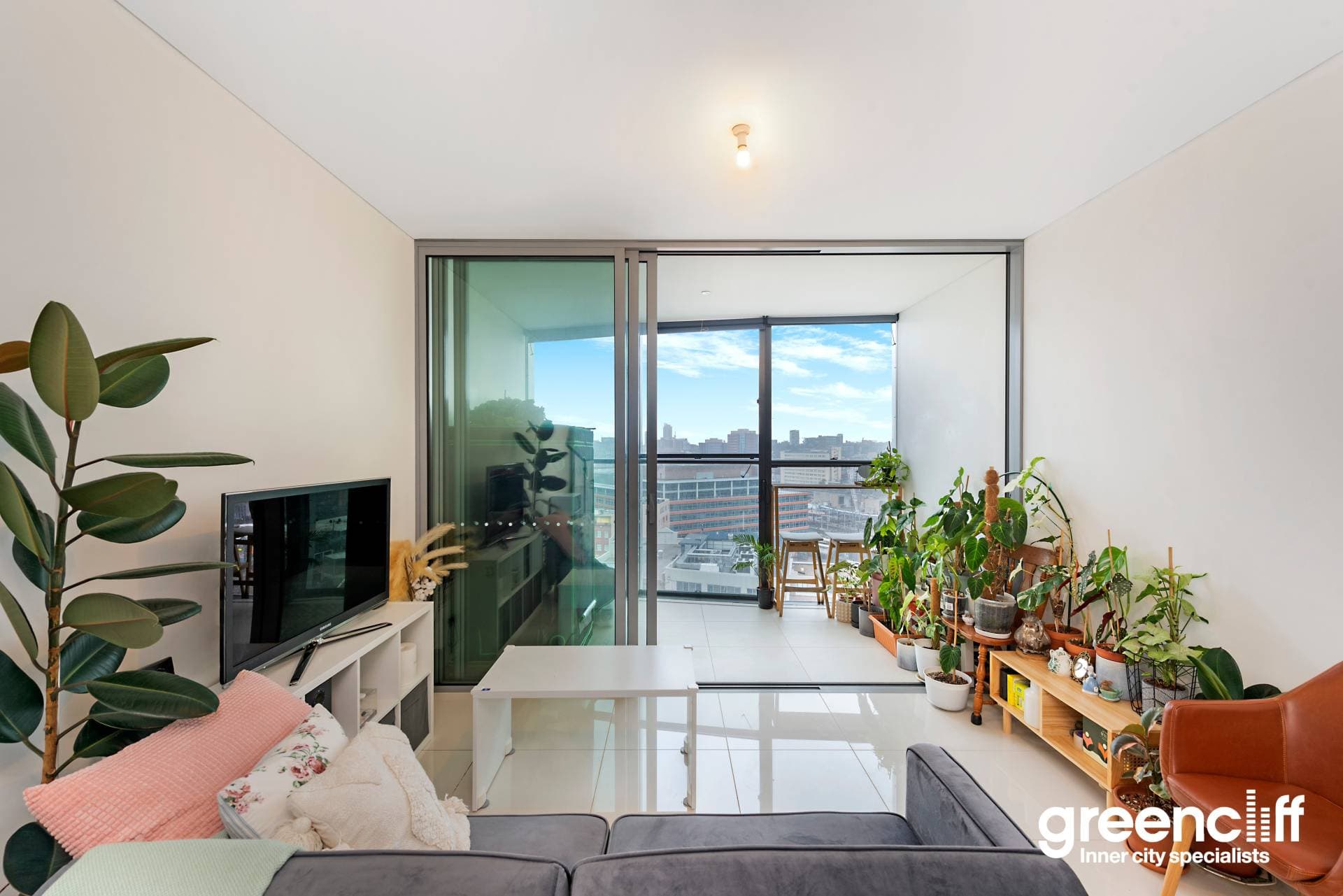 1607, 18 Park Lane, Chippendale - Image 1