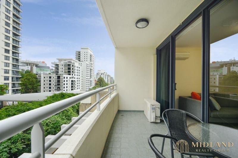 1 Sergeants Lane, St Leonards - Thumbnail 4