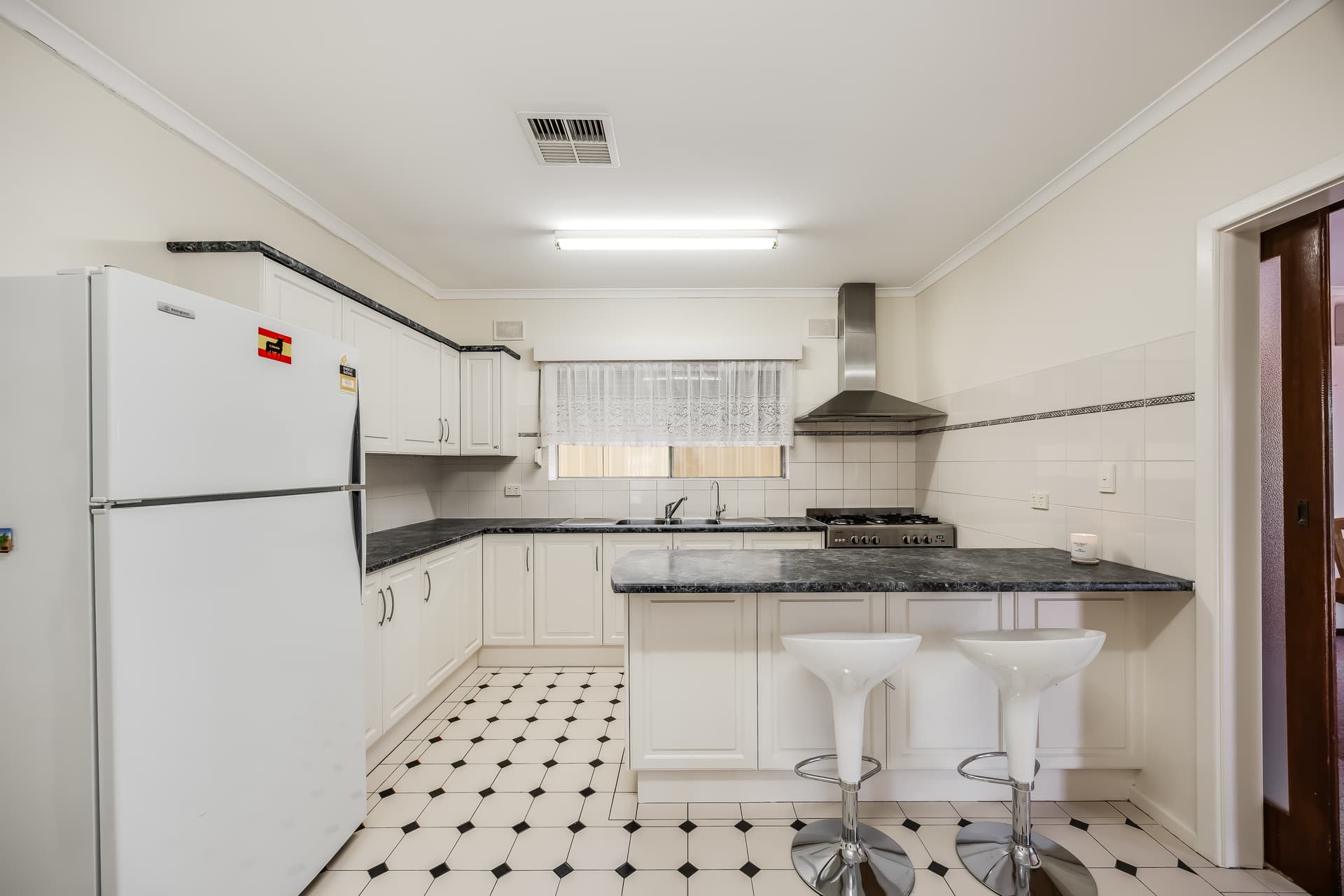 14 Parkwood Grove, Mitchell Park - Thumbnail 3