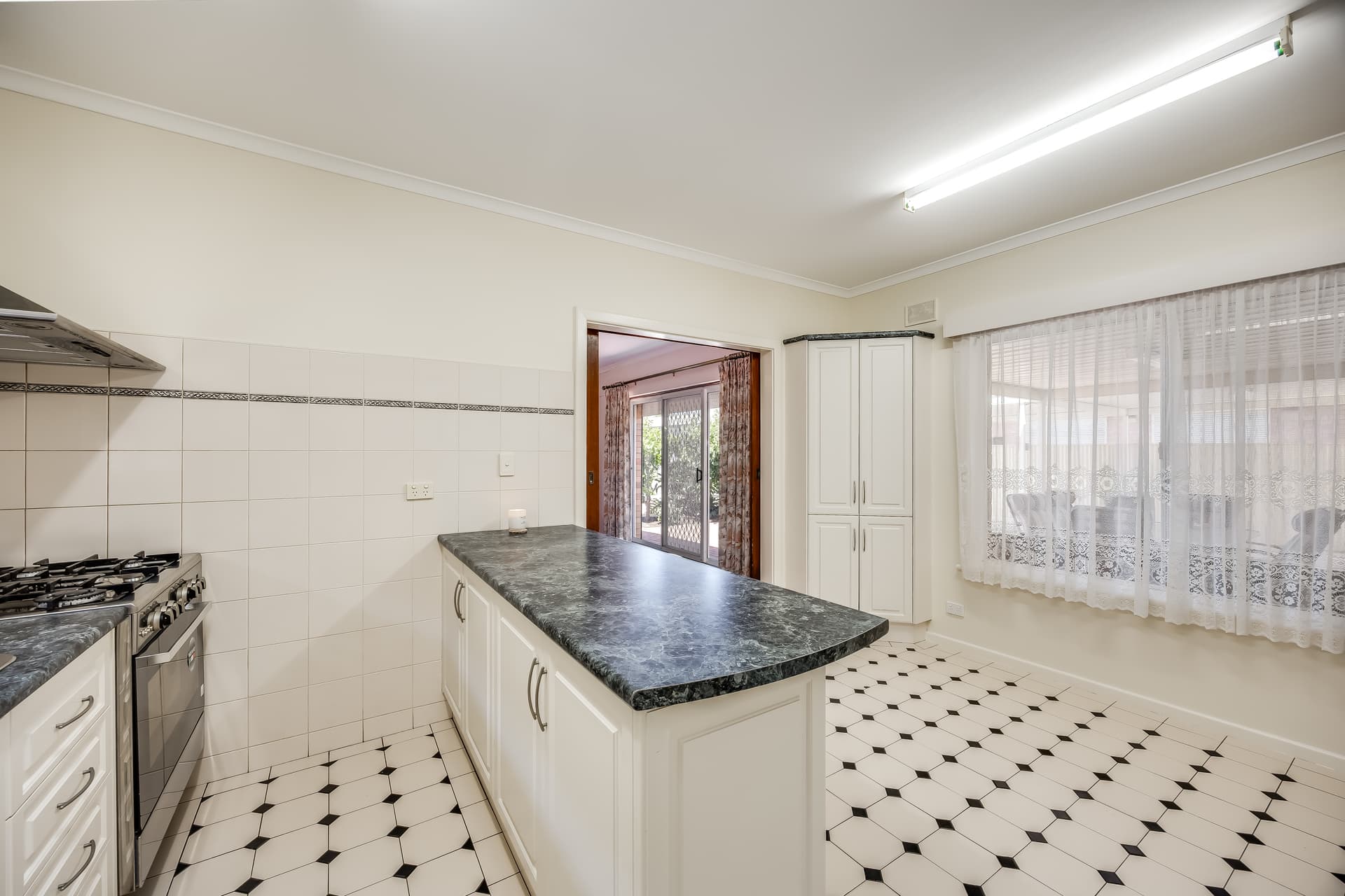 14 Parkwood Grove, Mitchell Park - Thumbnail 4