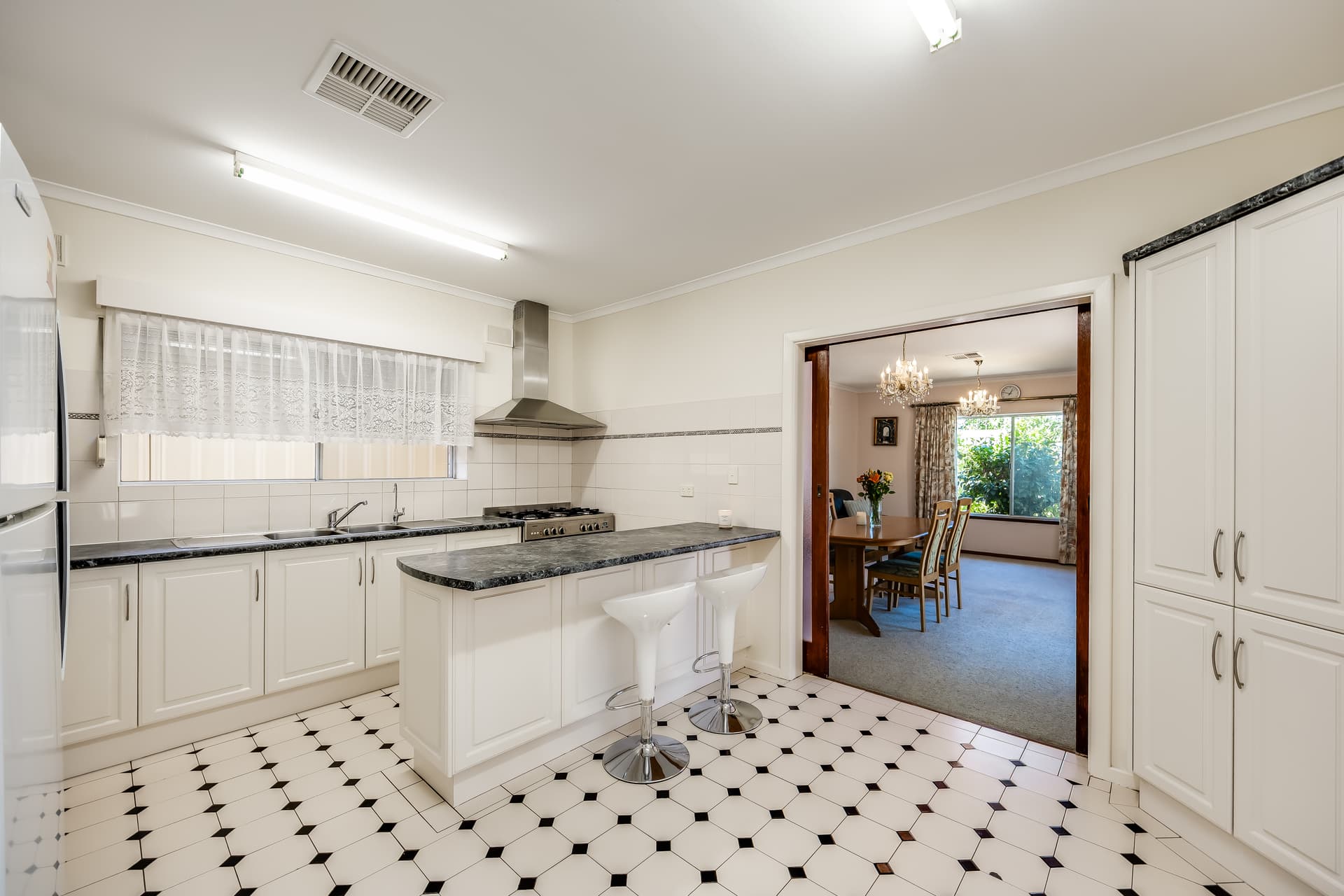14 Parkwood Grove, Mitchell Park - Thumbnail 5