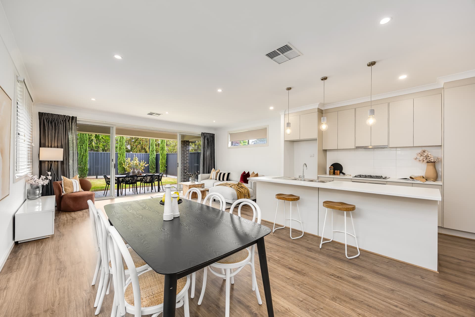 6 Parkwood Grove, Mitchell Park - Thumbnail 3