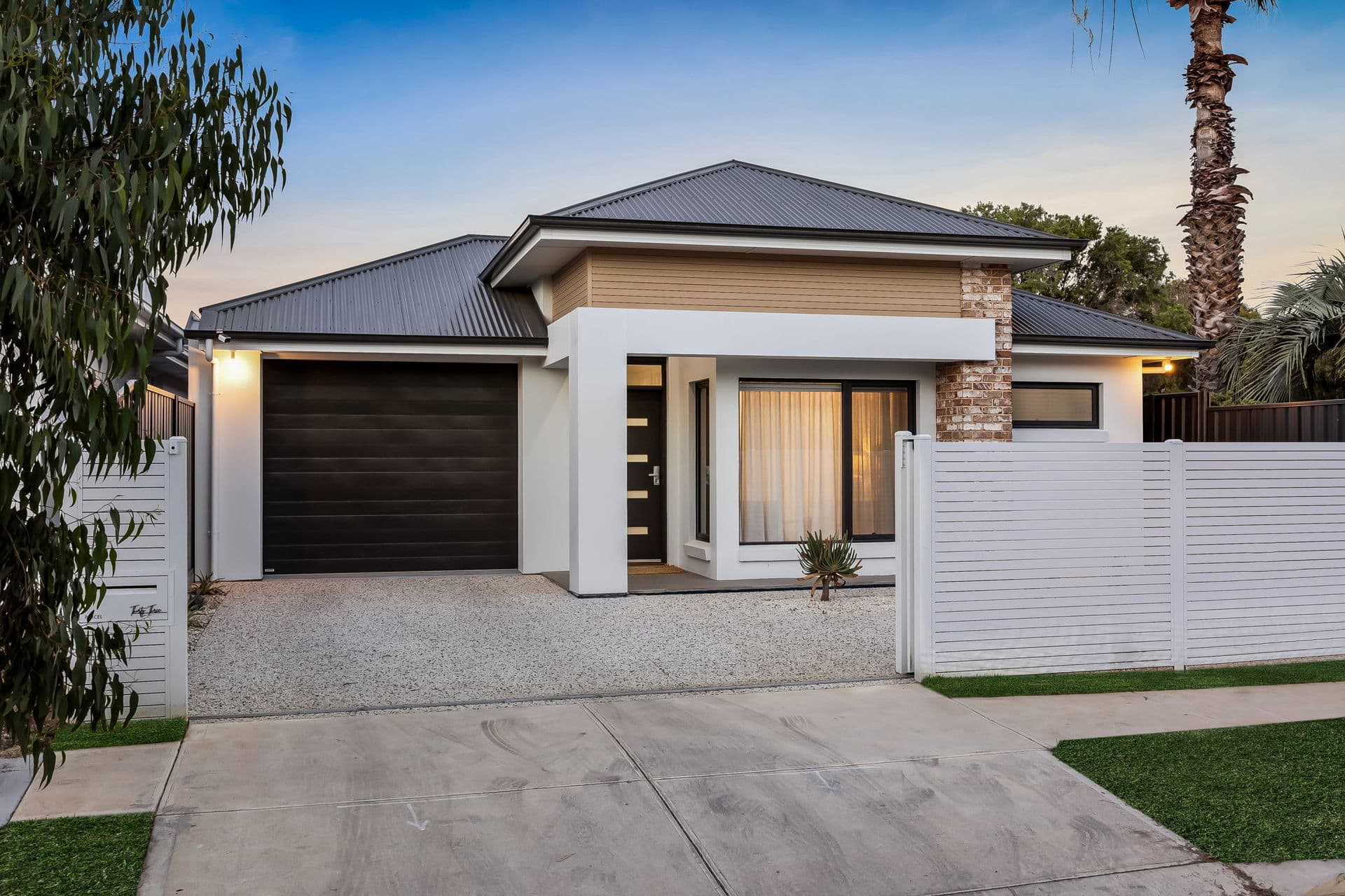33 Hawkesbury Way, West Lakes Shore - Image 1