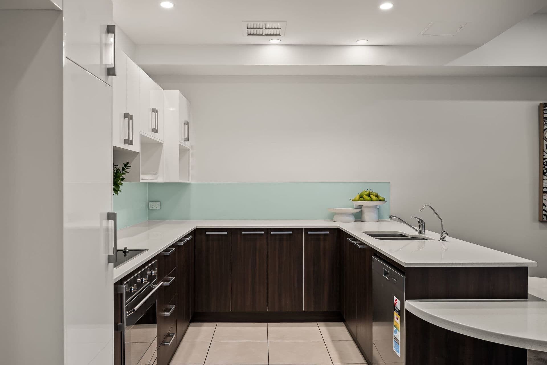2/10 Moseley Street, Glenelg - Thumbnail 2