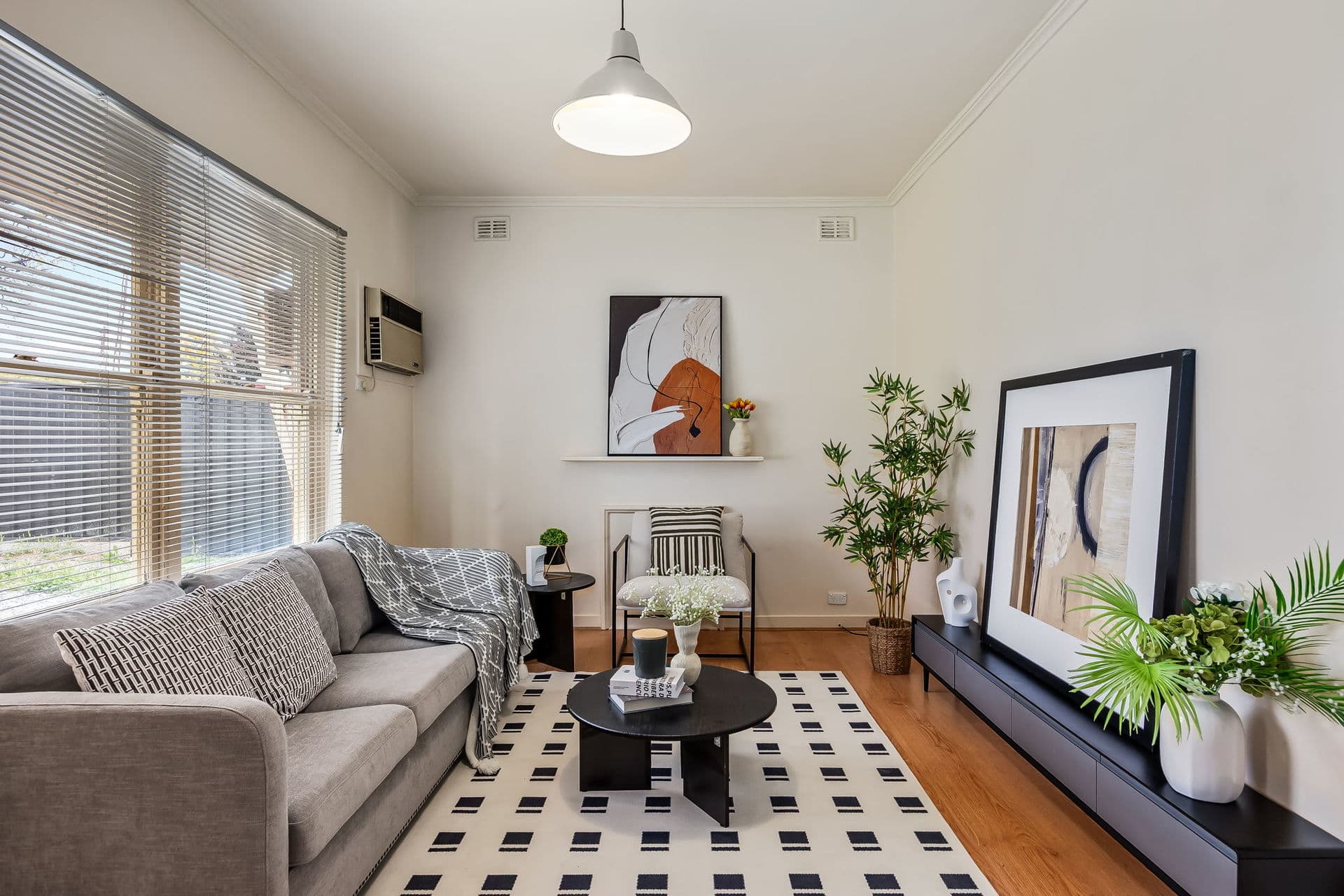 8 Turnbull Road, Enfield - Thumbnail 2