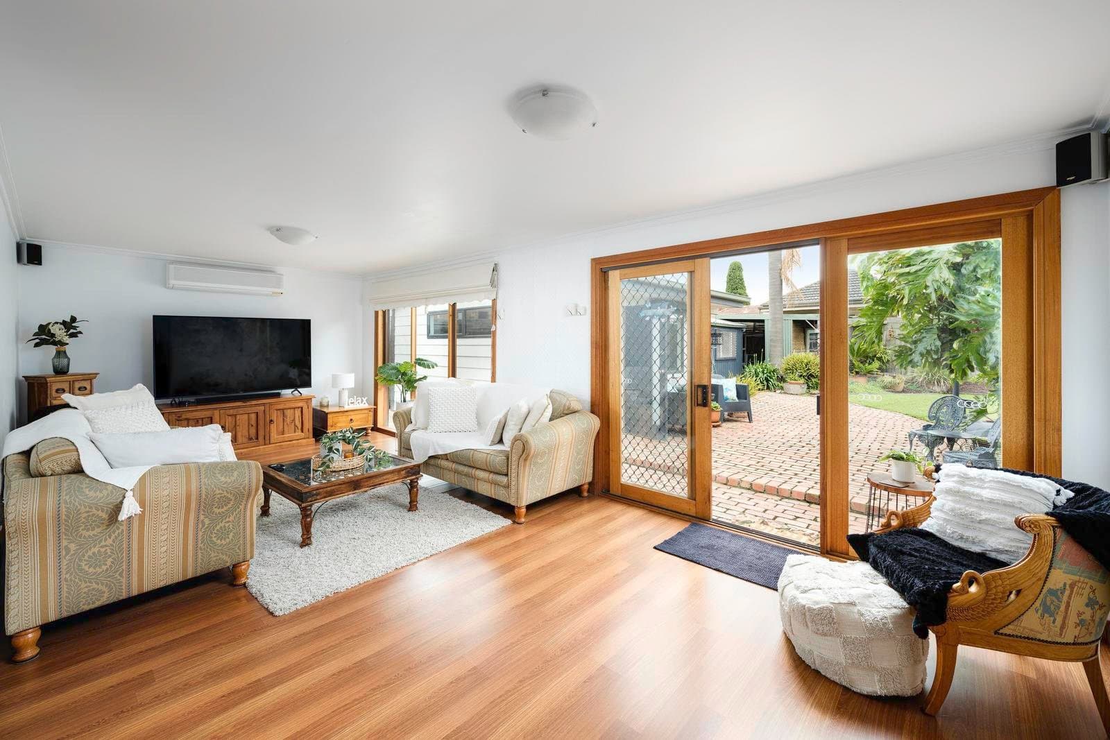 4 Lloyd Avenue, Reservoir VIC 3073, Reservoir - Thumbnail 2