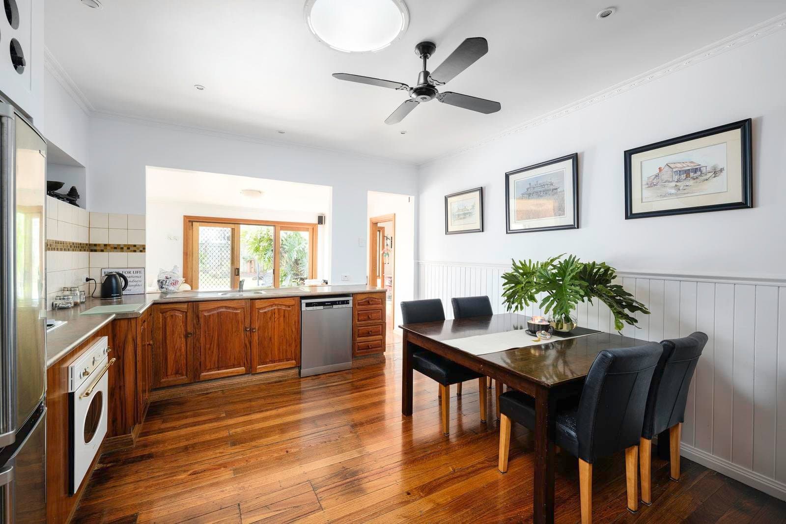 4 Lloyd Avenue, Reservoir VIC 3073, Reservoir - Thumbnail 3