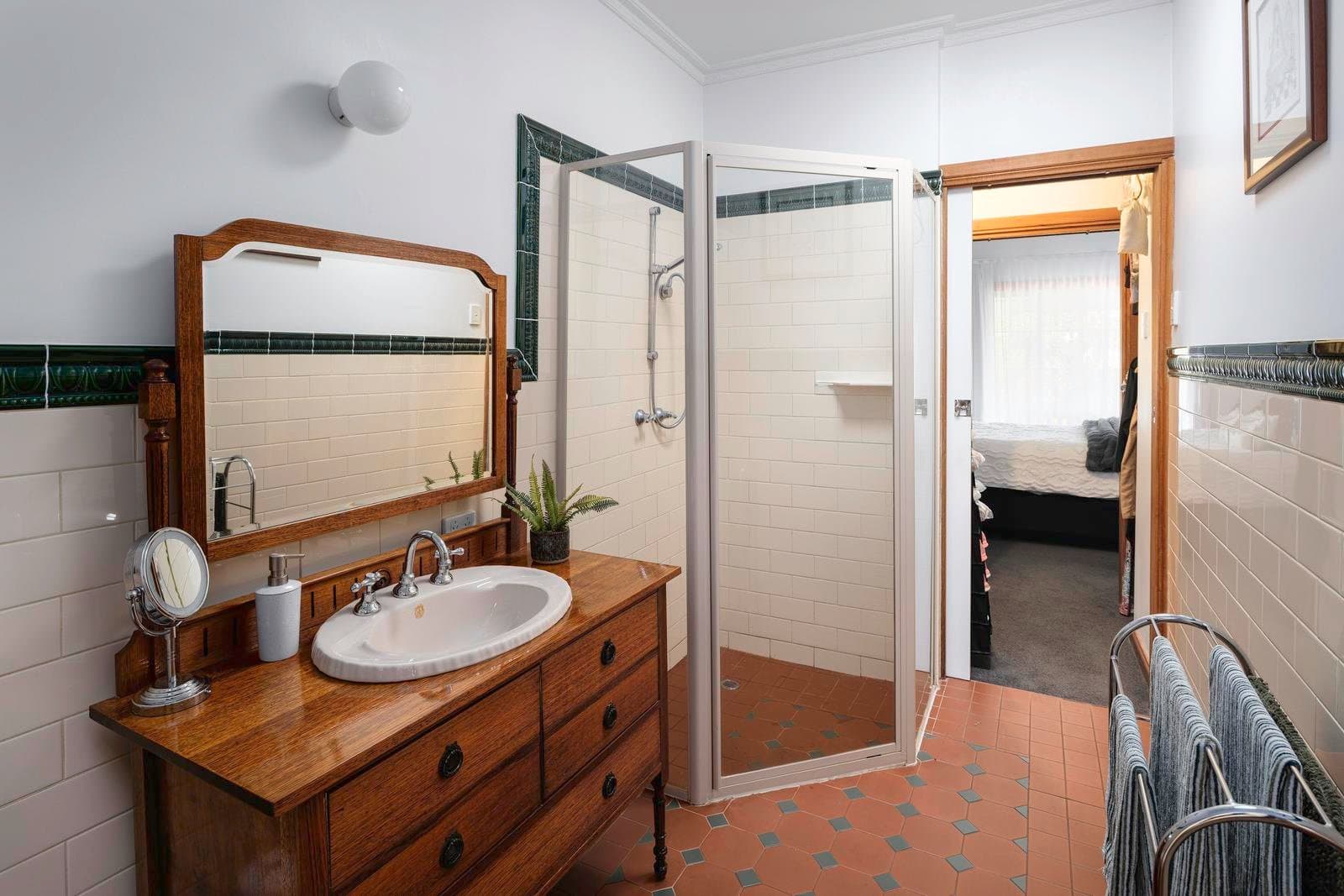 4 Lloyd Avenue, Reservoir VIC 3073, Reservoir - Thumbnail 6