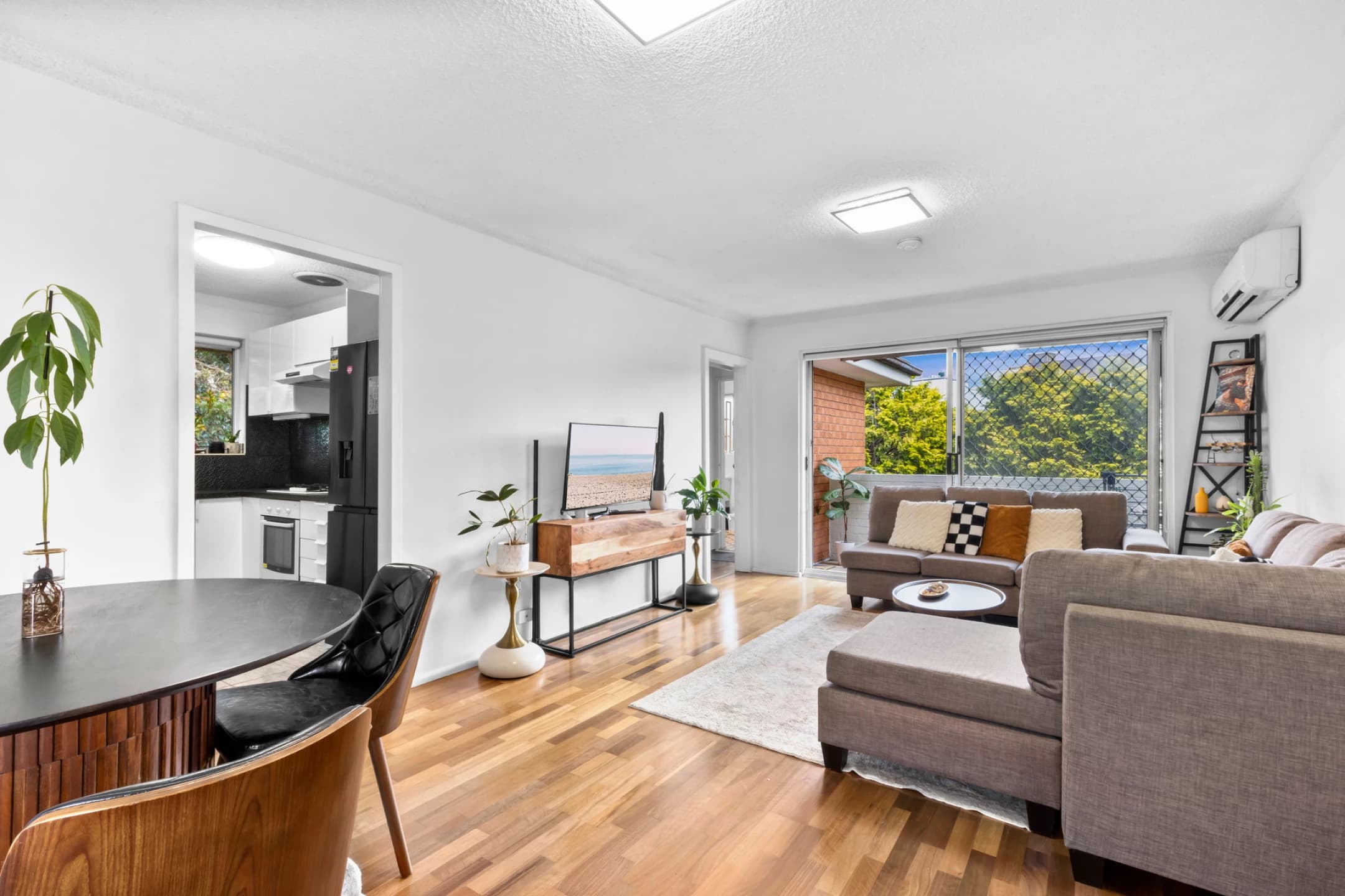 7 / 7 Clarence Avenue, Dee Why NSW 2099, Dee Why - Thumbnail 2
