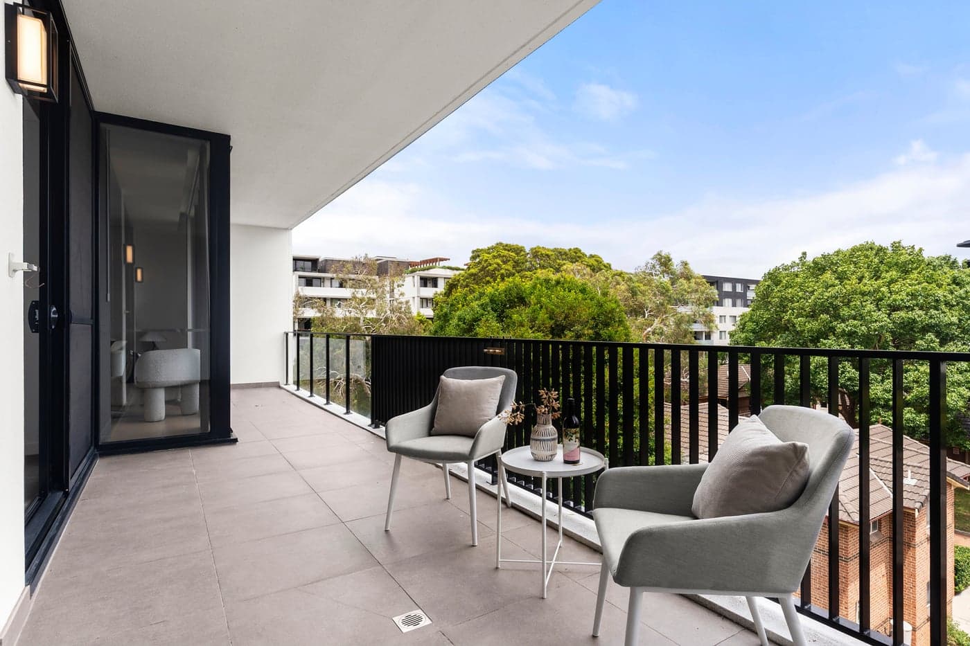 408/1 University Road, Miranda - Thumbnail 2