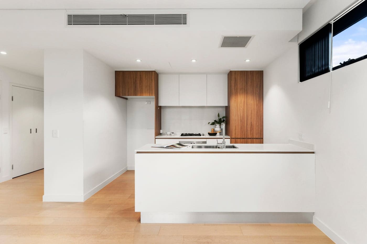 408/1 University Road, Miranda - Thumbnail 4