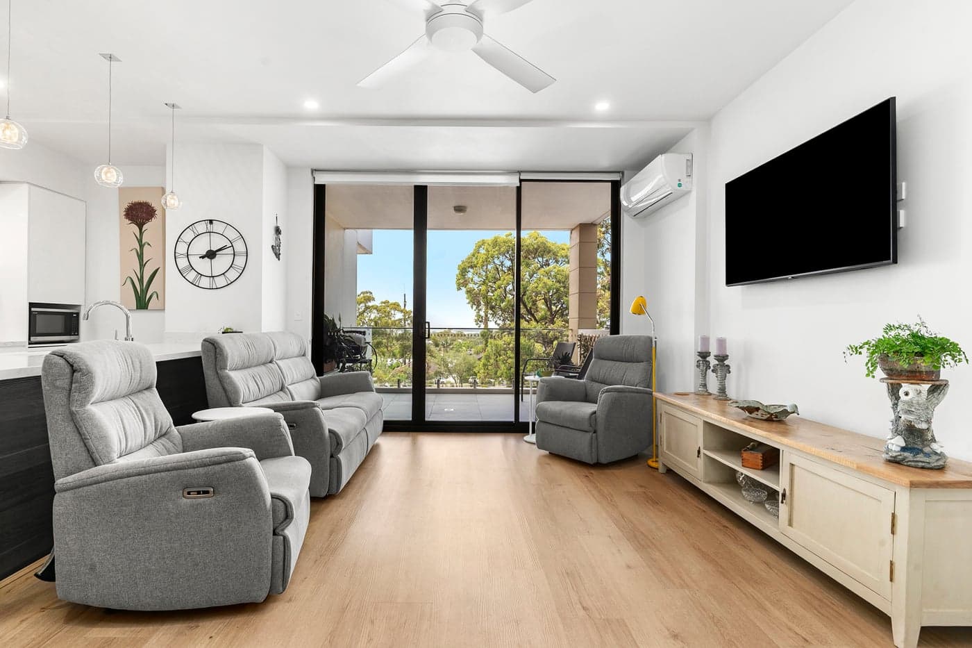 202/22 Banksia Road, Caringbah - Image 1