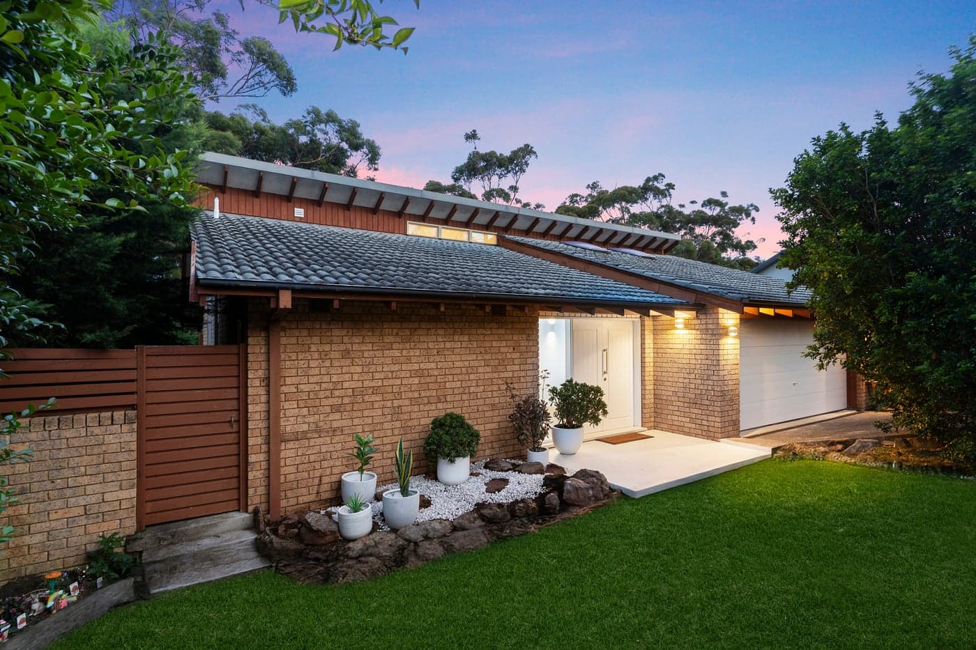 10 Kimberley Place, Gymea Bay - Image 1