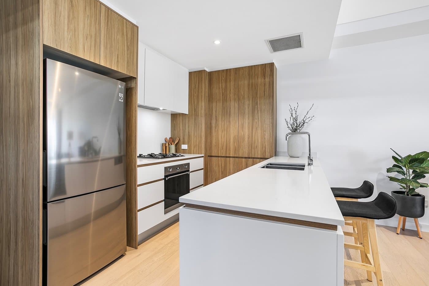 310/1 University Road, Miranda - Thumbnail 3