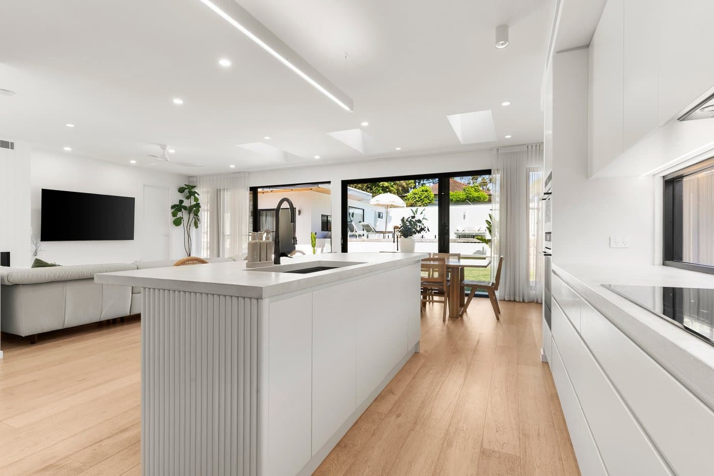 1204/151 Berkeley Street, Melbourne, VIC 3000, Gymea Bay - Thumbnail 7