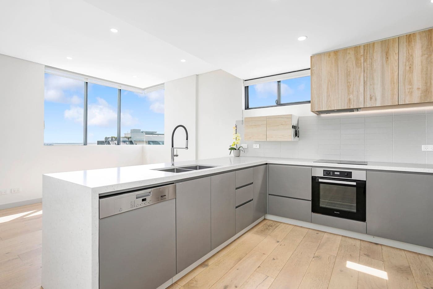 503/7-9 Hinkler Avenue, Caringbah - Thumbnail 3