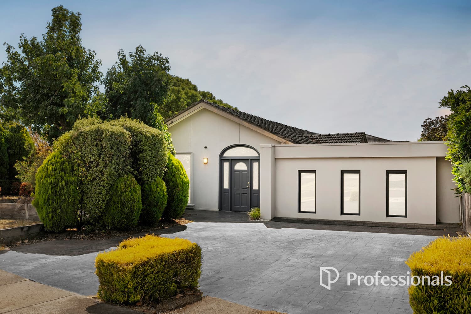 16 Blenheim Avenue, Glen Waverley VIC 3150, Glen Waverley - Image 1