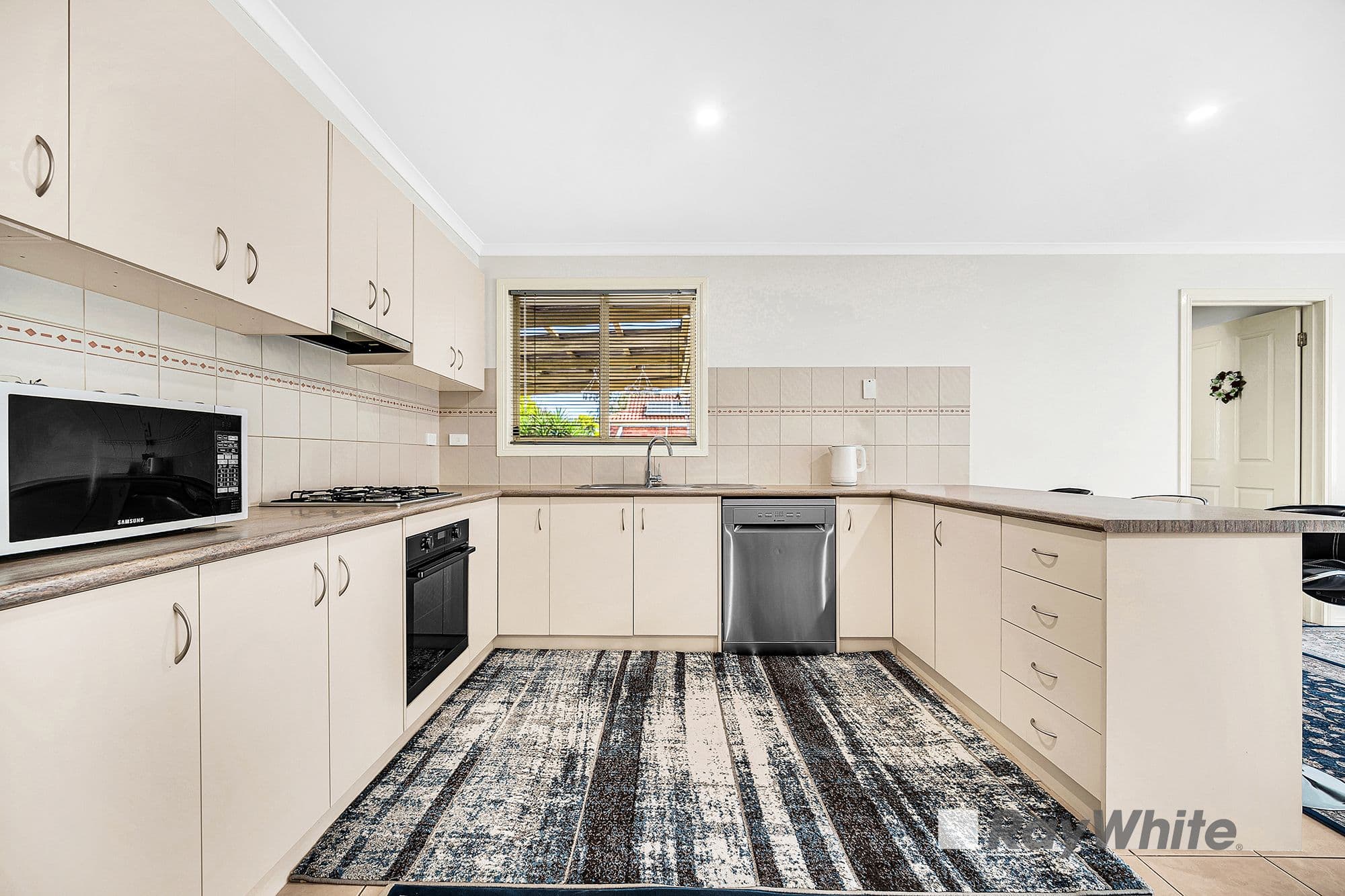 54 Chisholm Crescent, Narre Warren South VIC 3805, Narre Warren South - Thumbnail 3