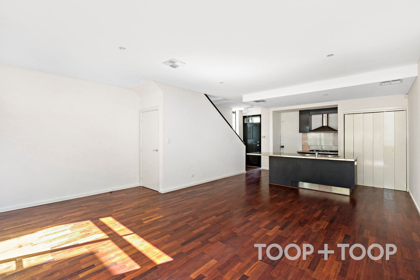 17 / 211 Gilles Street,Adelaide SA 5000, Adelaide - Thumbnail 2