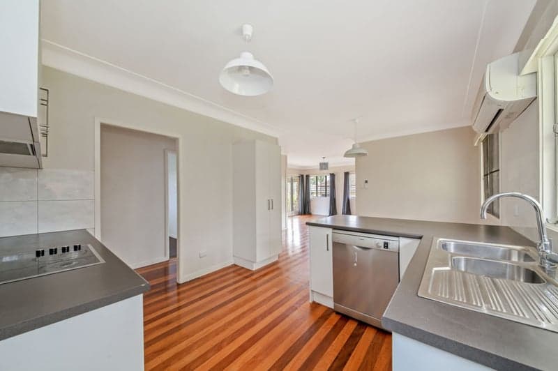 10 Sollis Street                                                                                            
                                                    GEEBUNG, QLD 4034, Geebung - Thumbnail 8