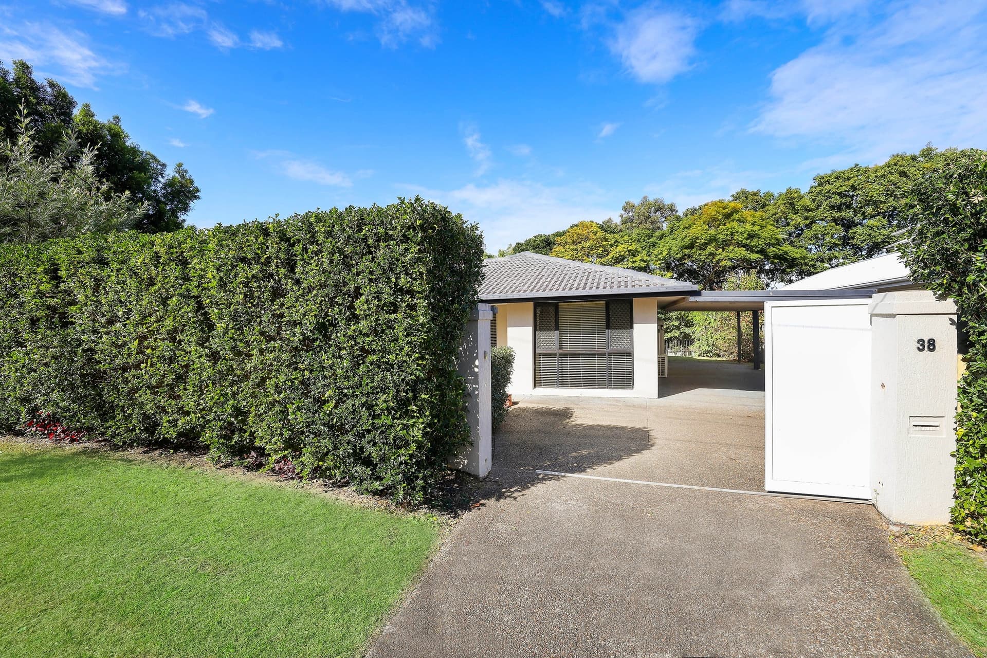 38 Wistaria Avenue, Southport, QLD, 4215, Southport - Thumbnail 3