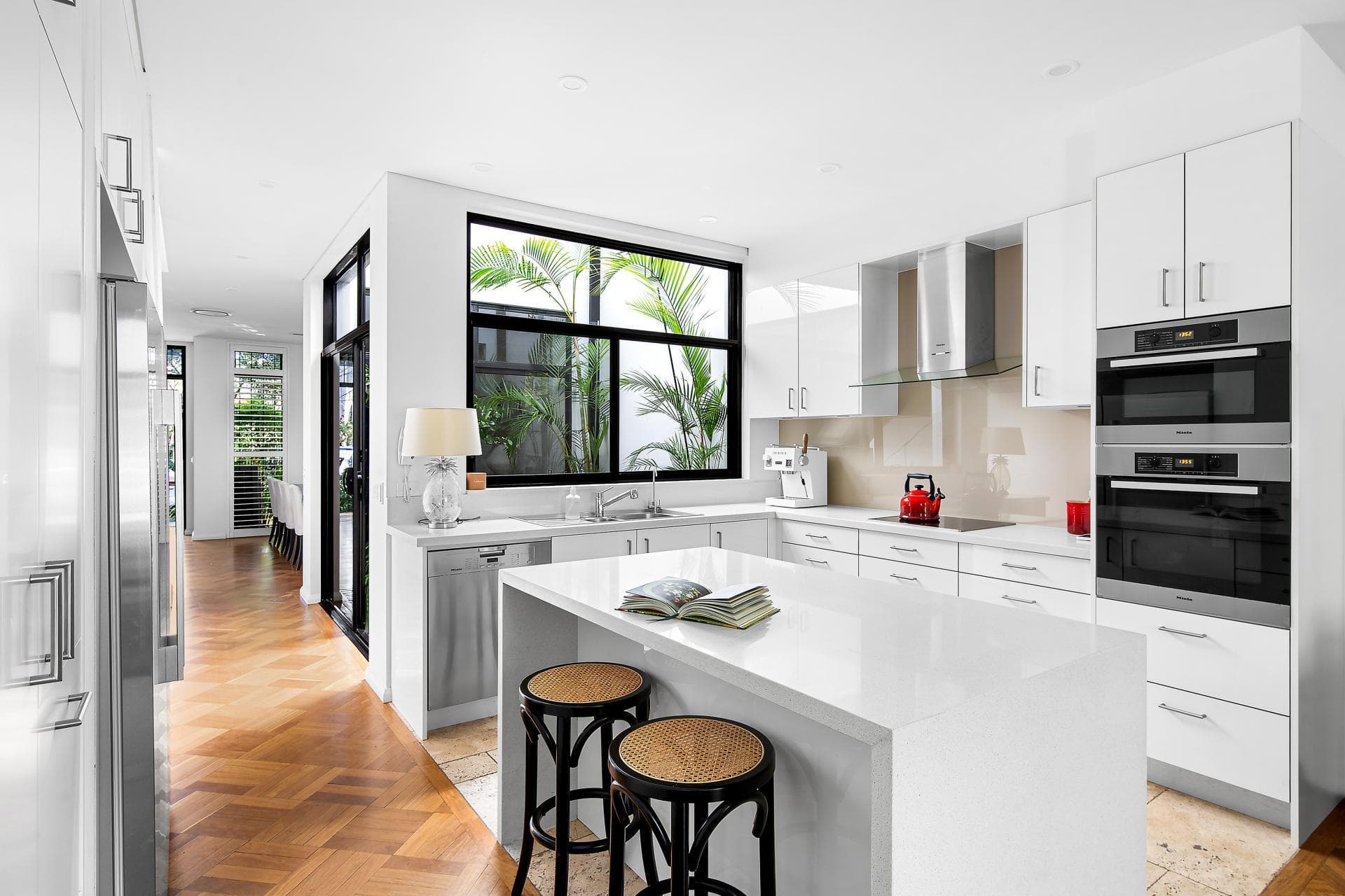 2 Banksia Grove, Perth, Perth - Thumbnail 2