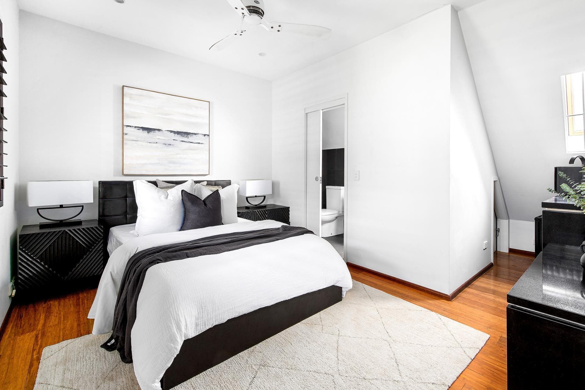 2 Banksia Grove, Perth, Perth - Thumbnail 3