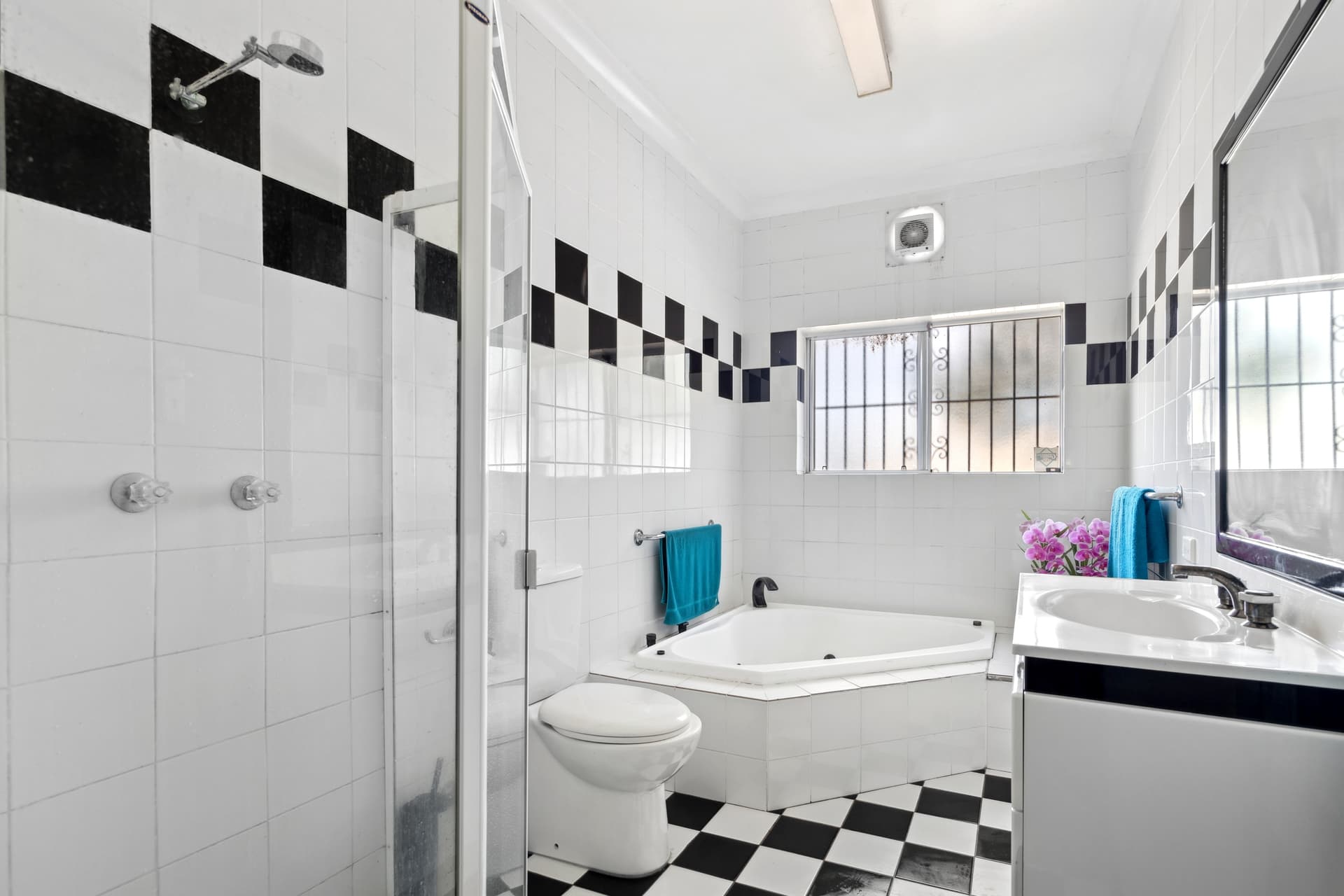 Unit 2/15 Station Street, Lang Lang, North Bondi - Image 1