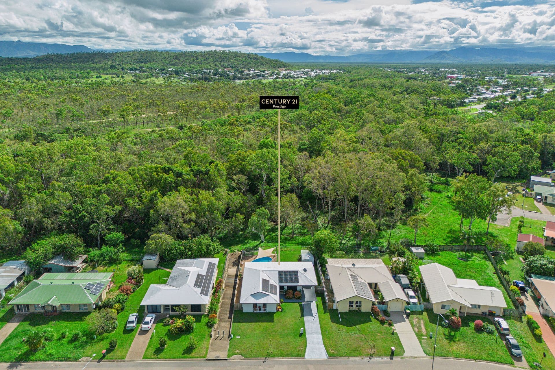 16 Kinnardy Street, Burdell, QLD, 4818, Burdell - Thumbnail 2