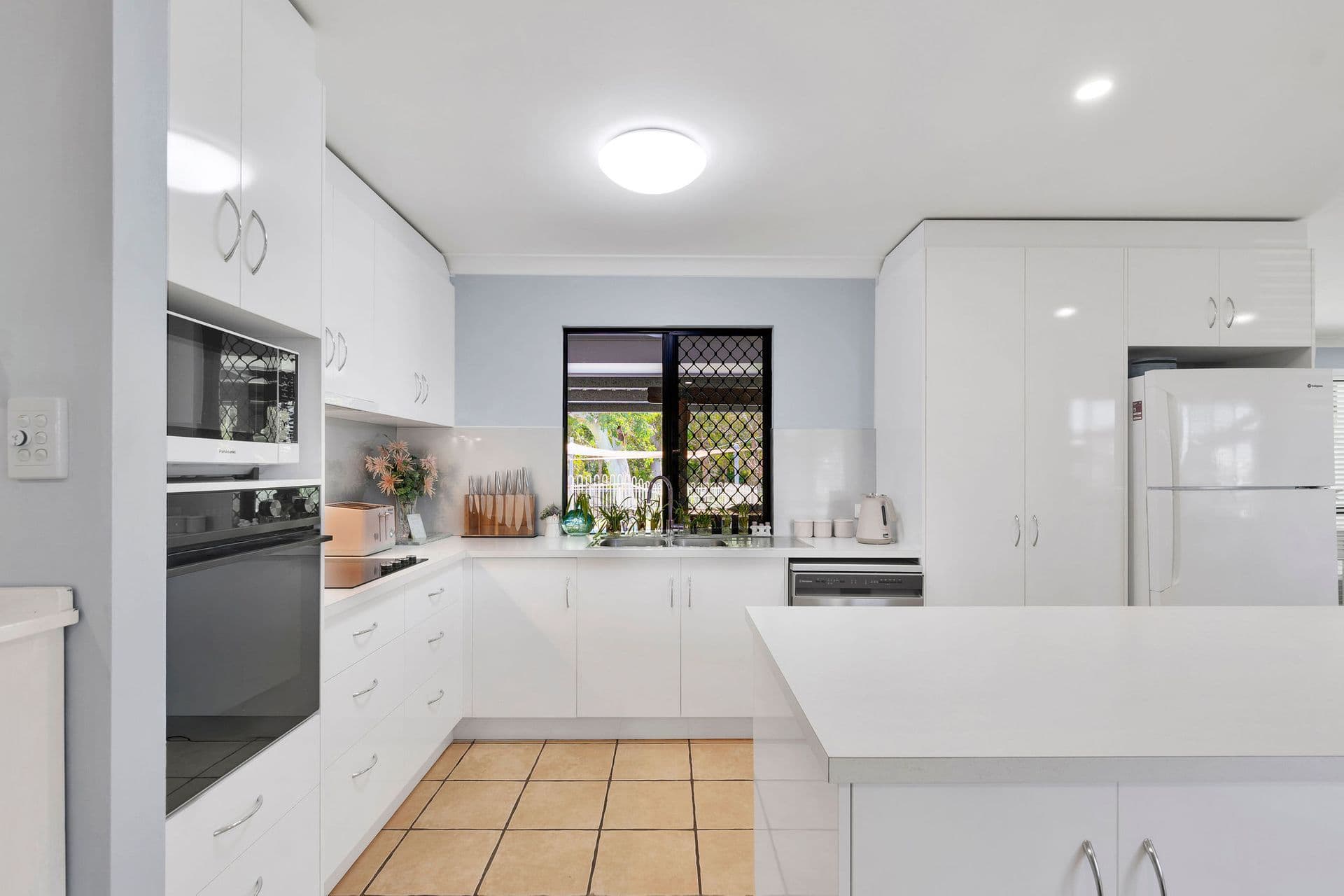 16 Kinnardy Street, Burdell, QLD, 4818, Burdell - Thumbnail 6
