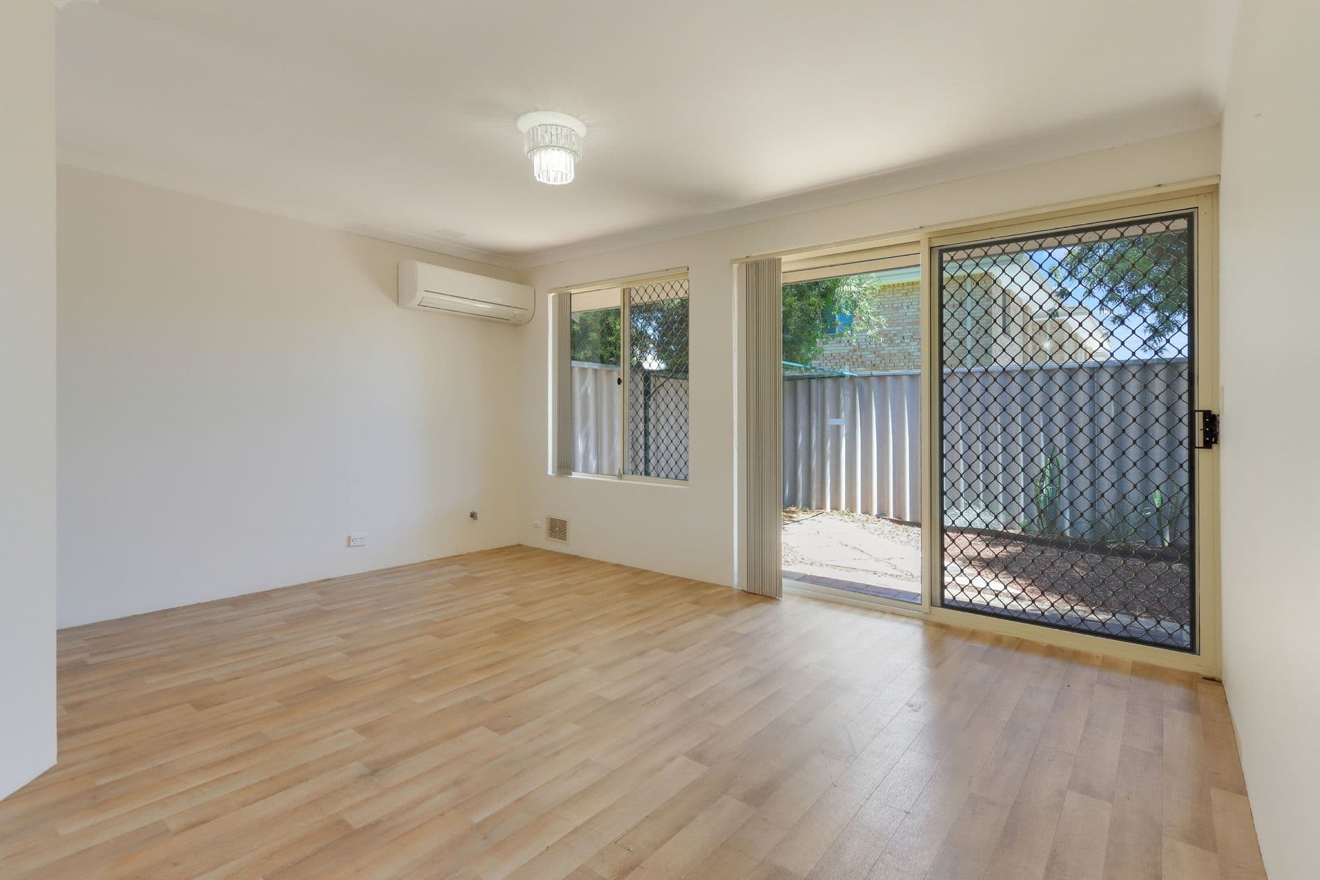 8/2 Dowling Street, Rockingham, WA, 6168, Rockingham - Thumbnail 2