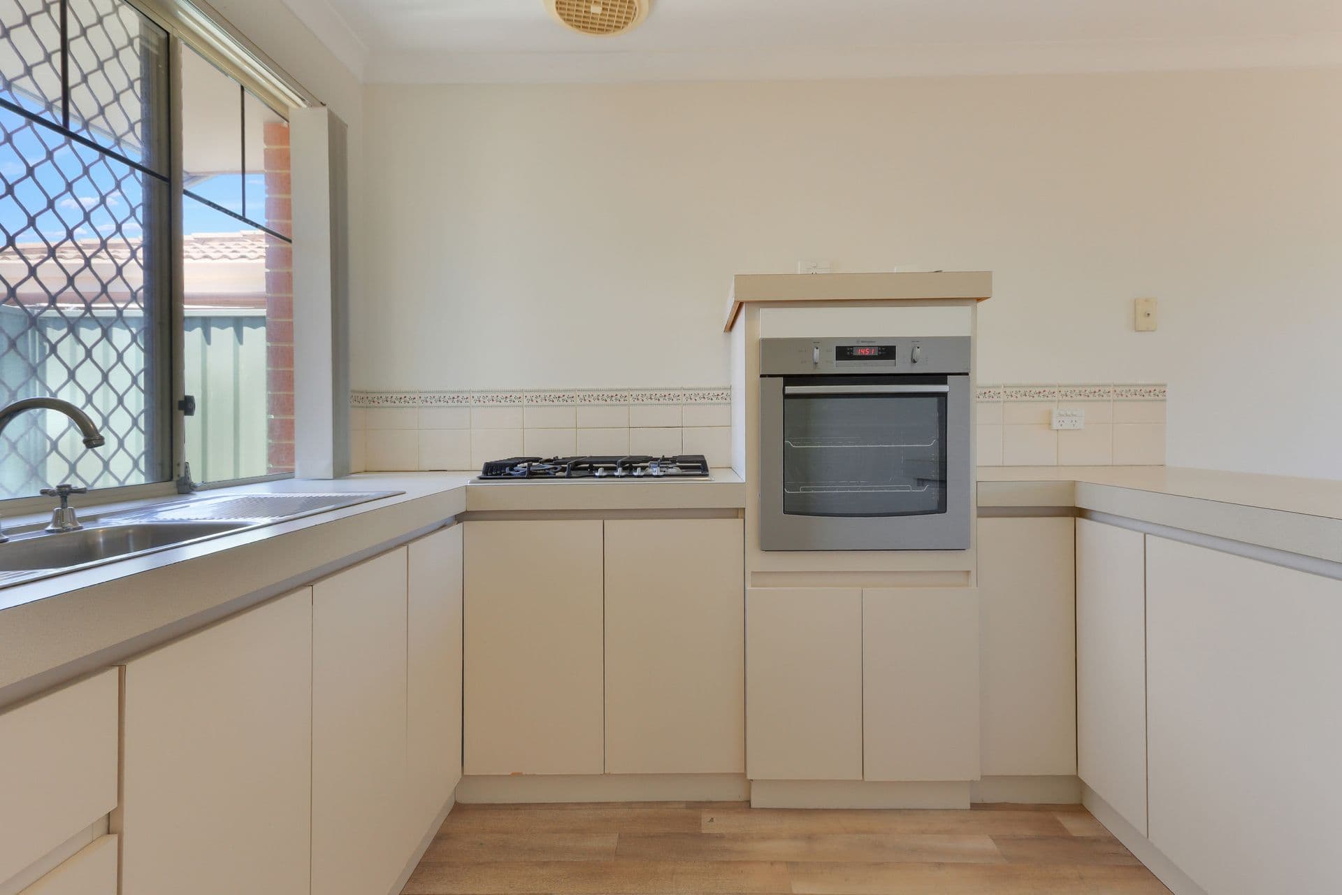 8/2 Dowling Street, Rockingham, WA, 6168, Rockingham - Thumbnail 3