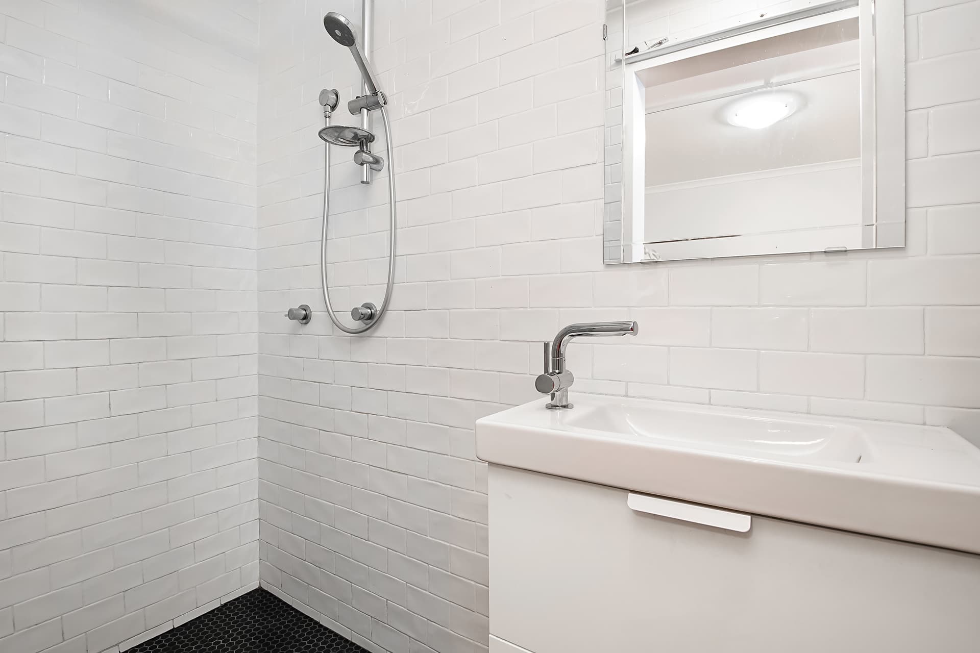 33/35 Alison Road, Kensington, Kensington - Image 1