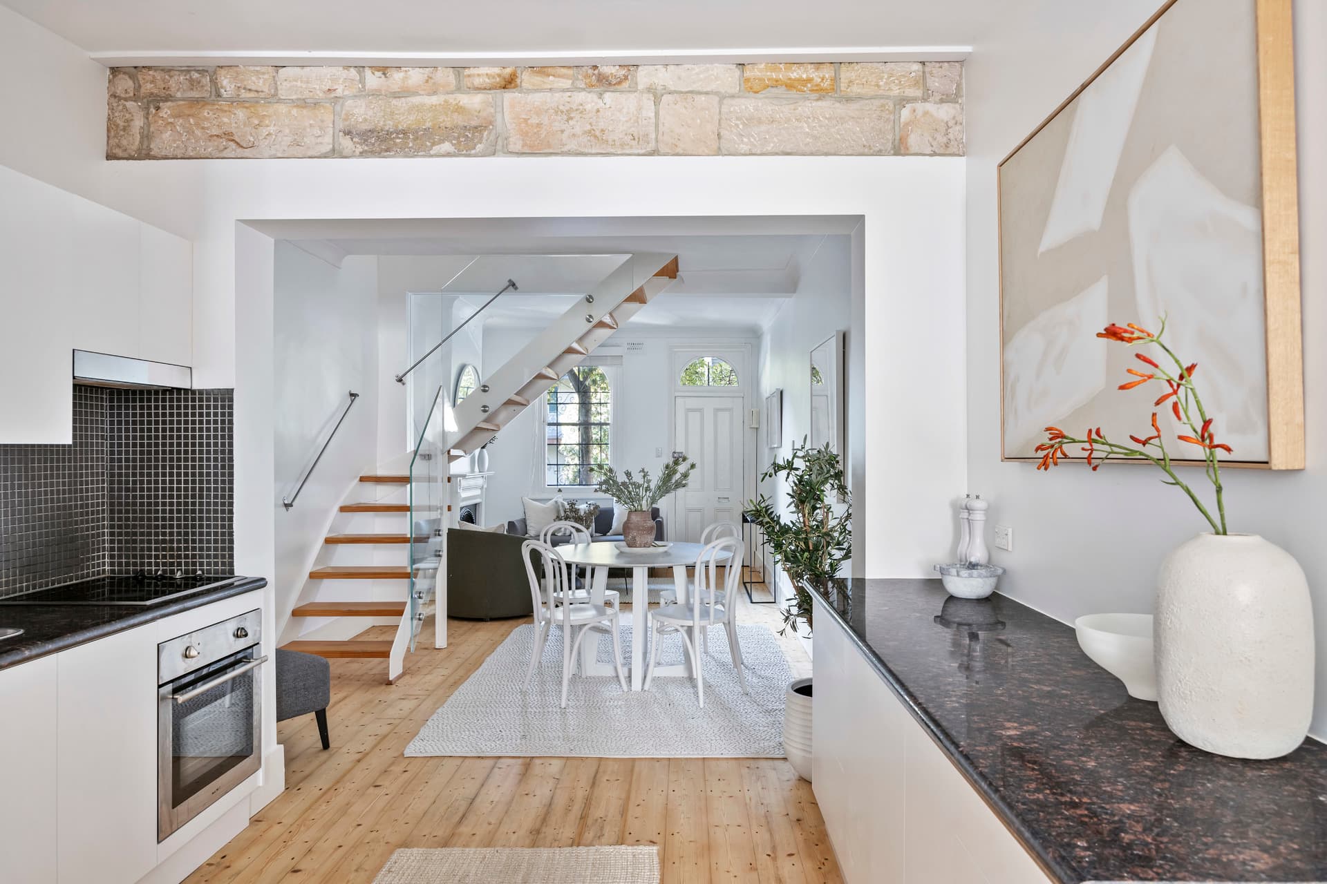 65 Sutherland Street, Paddington, Paddington - Thumbnail 2