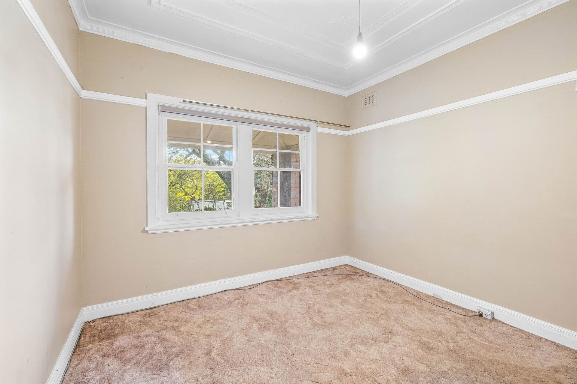 98 Vernon Avenue, Eastlakes, Eastlakes - Thumbnail 3