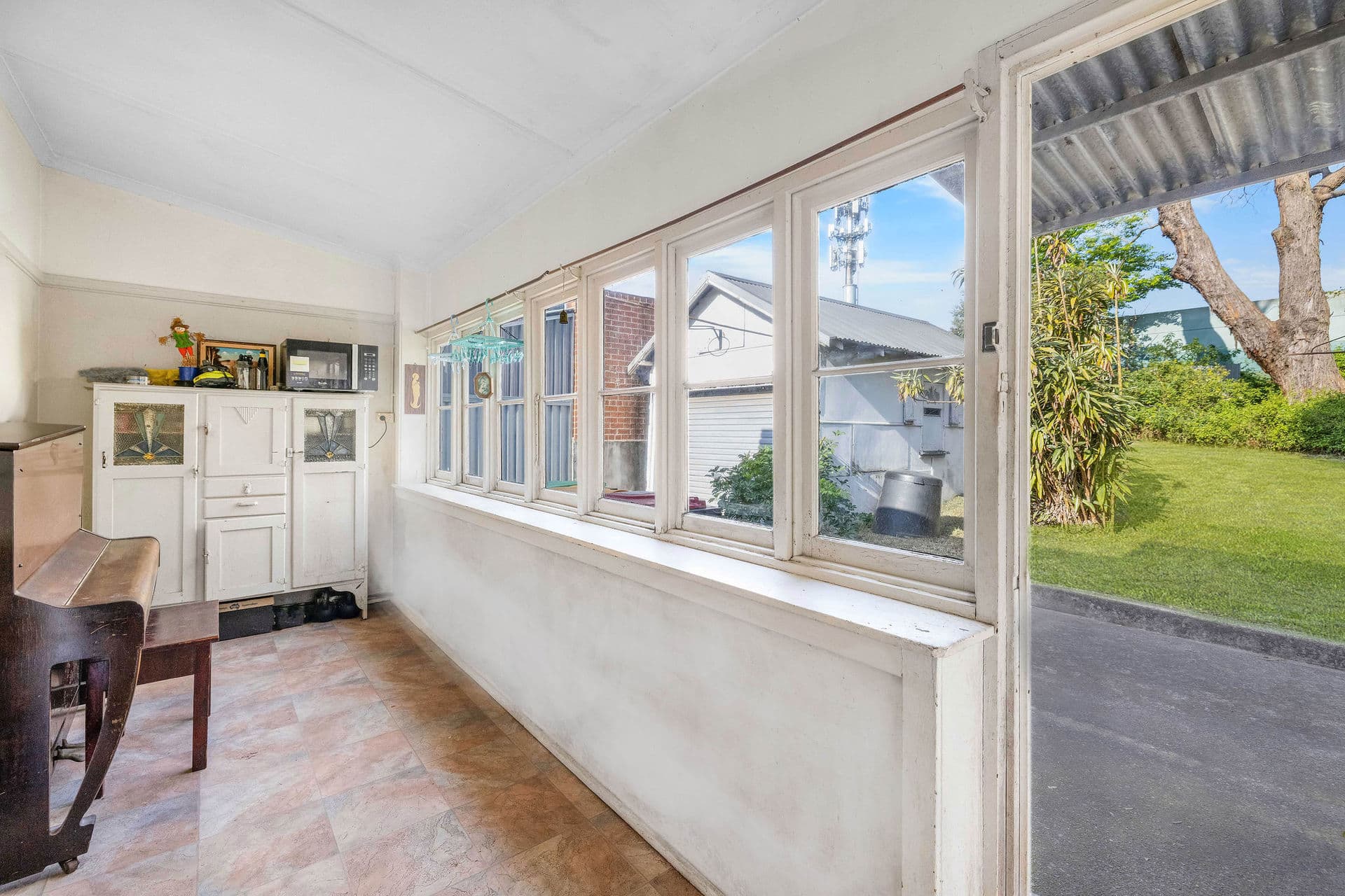 98 Vernon Avenue, Eastlakes, Eastlakes - Thumbnail 4