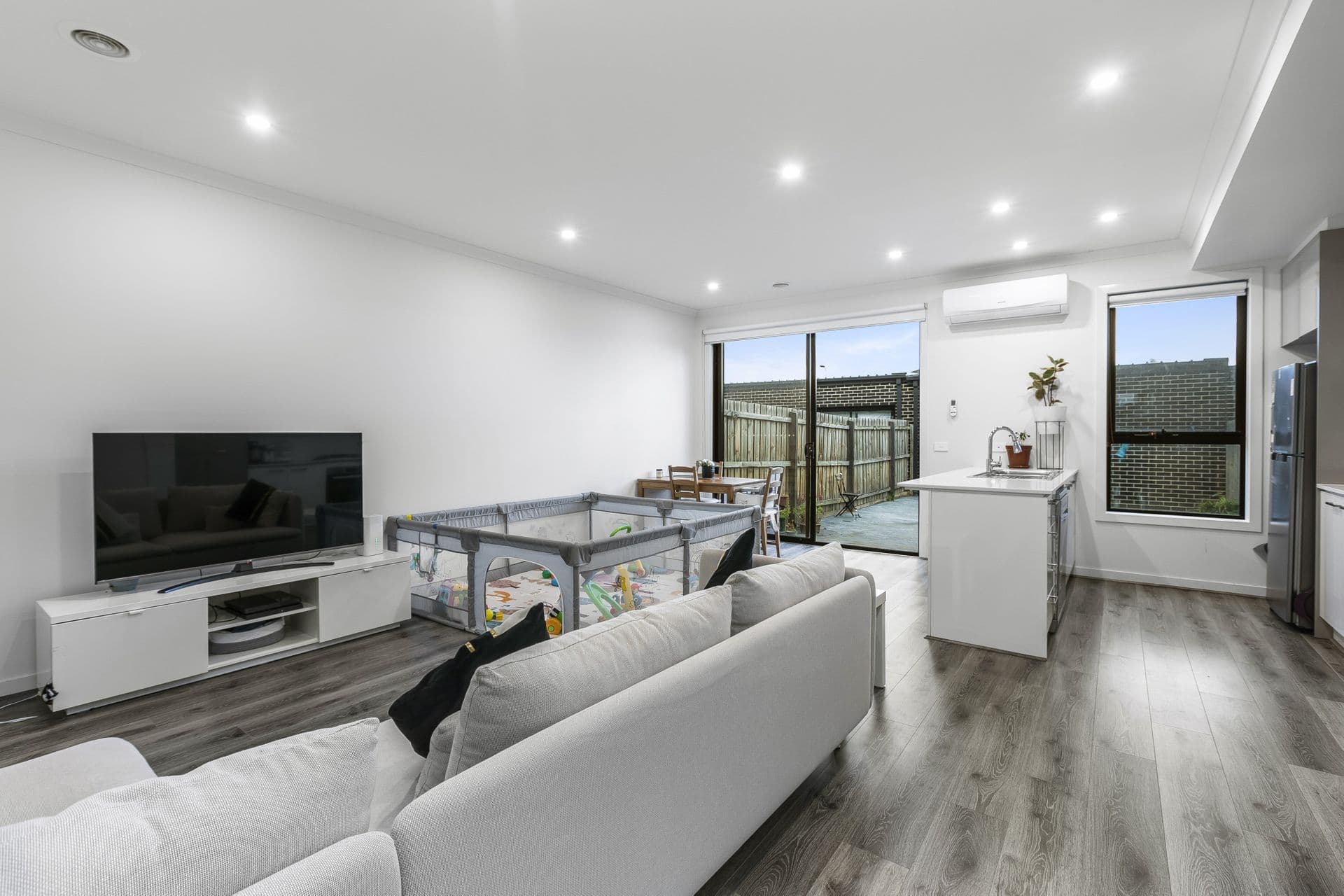 35 Gershwin Crescent, Point Cook, VIC, 3030, Point Cook - Thumbnail 3