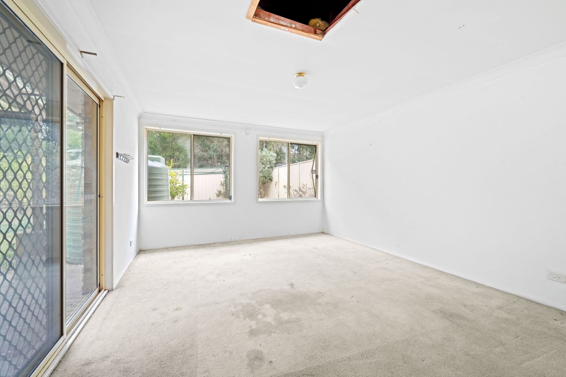 35 Freeman Circuit, Ingleburn, NSW, 2565, Ingleburn - Thumbnail 3